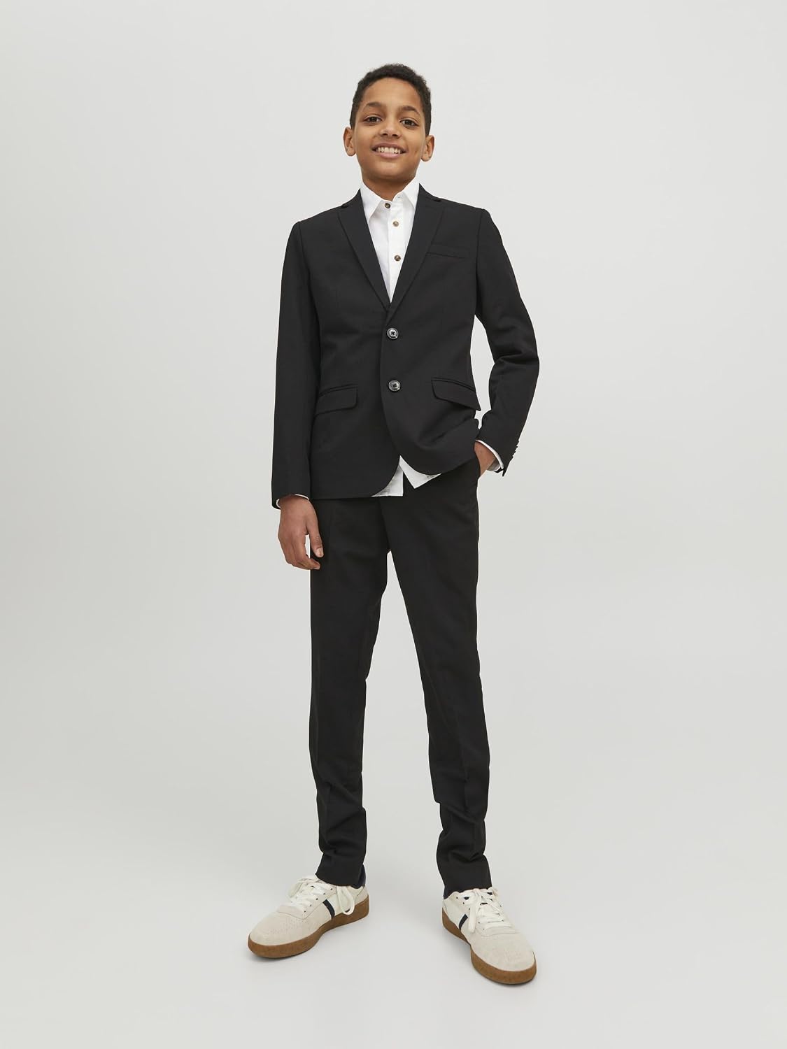 Detalle de JACK & JONES Boy JPRSOLAR Junior-Anzug: einreihiger Blazer und Hose im Extra Slim Fit