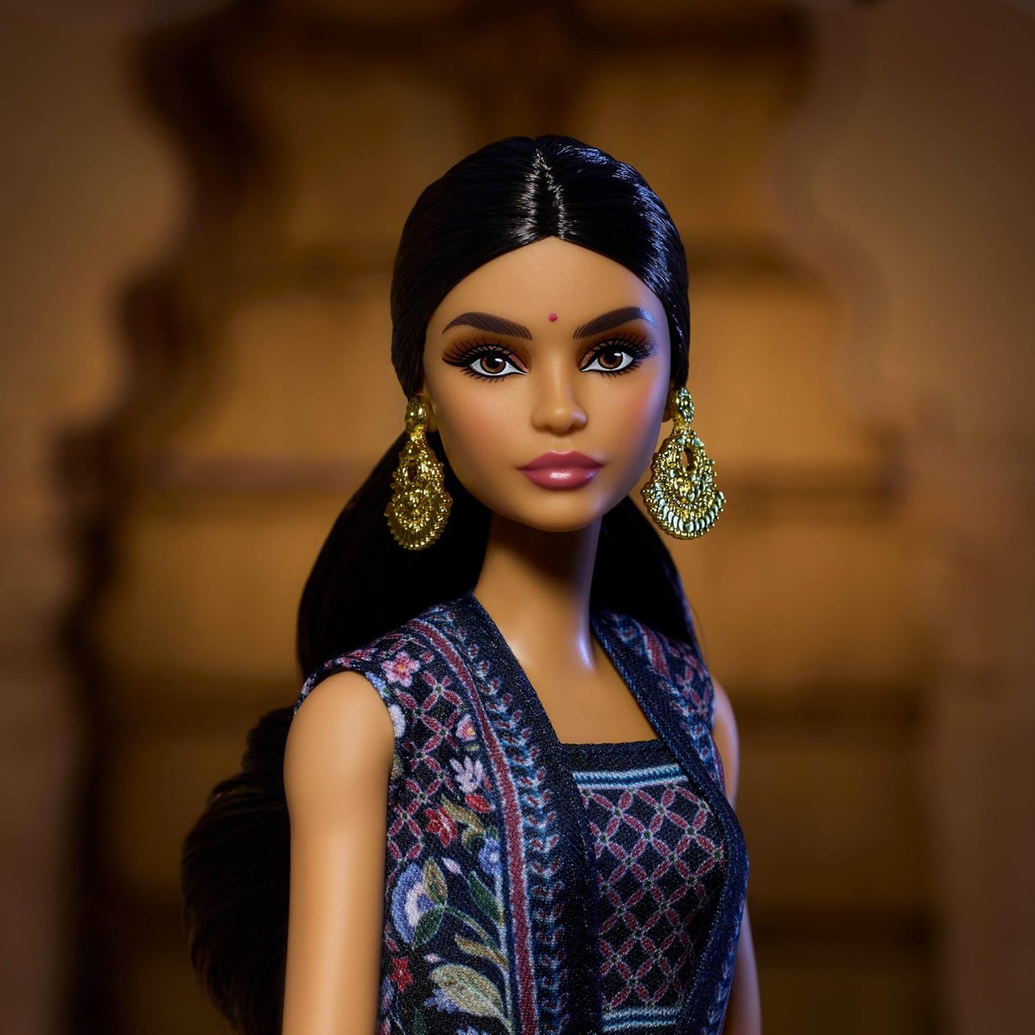 Thumbnail 1 de Barbie Diwali Doll by Anita Dongre HRM91 – Festival of Lights collectible with stand & authenticity certificate