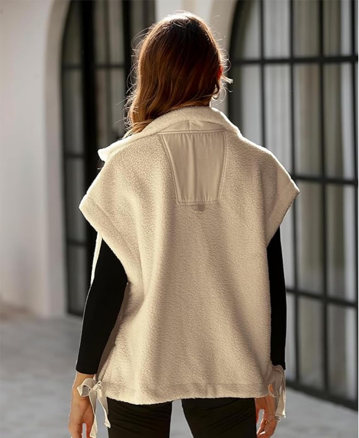 Detalle 2 de OPCAKM Women's Sherpa Fleece Vest with Button Front, Pockets and Drawstring Hem