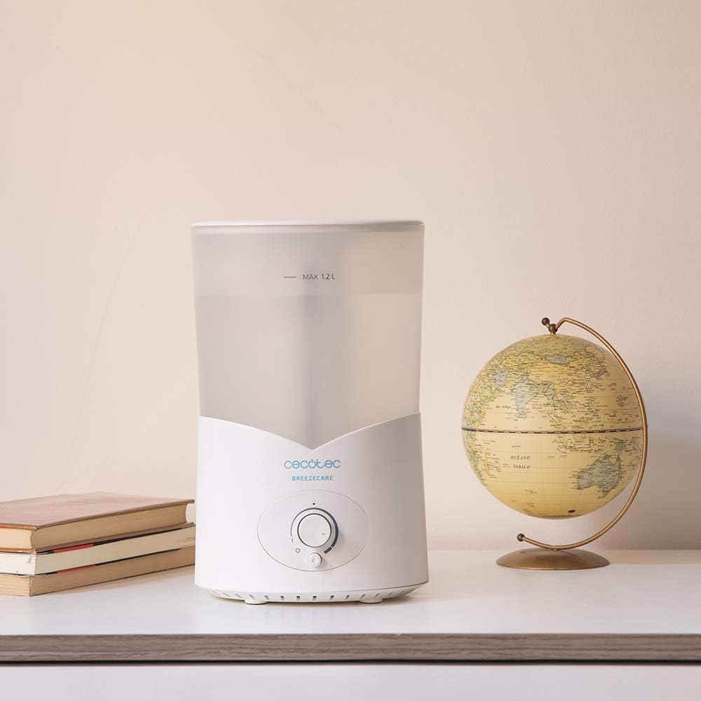 Detalle 2 de Cecotec BreezeCare 2000 Light 🌬️ Humidificador 200 ml/h, Luz LED