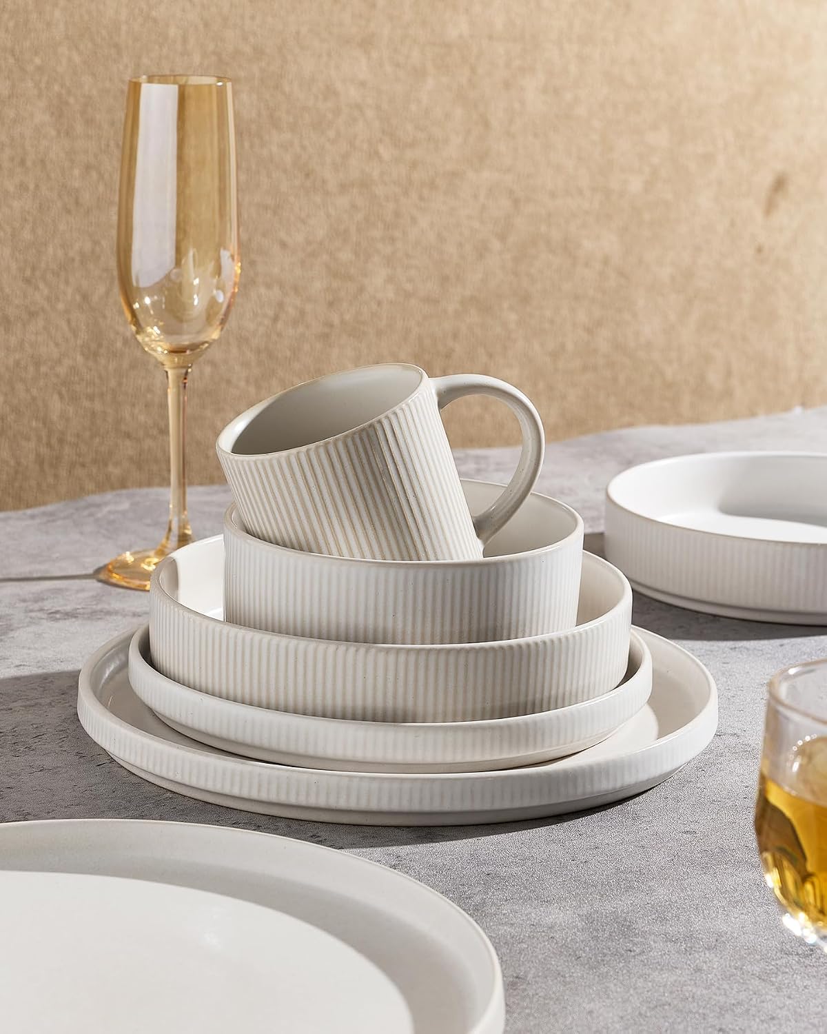 Detalle 2 de Famiware Star Dinnerware Set 16-piece dinnerware 🍽