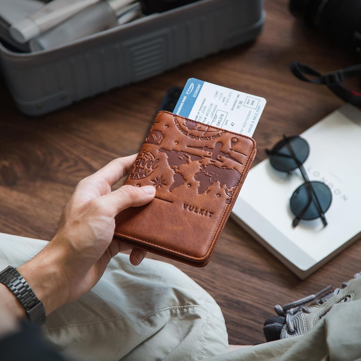 Detalle 2 de VULKIT Leather RFID Blocking Travel Wallet - Organiser with Passport Holder, Business & Credit Card Slots, Boarding Pass Pocket