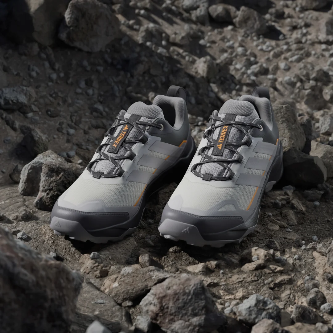 Detalle 2 de Adidas Terrex Skychaser Ax5: zapatilla de senderismo en blanco para tus rutas al aire libre