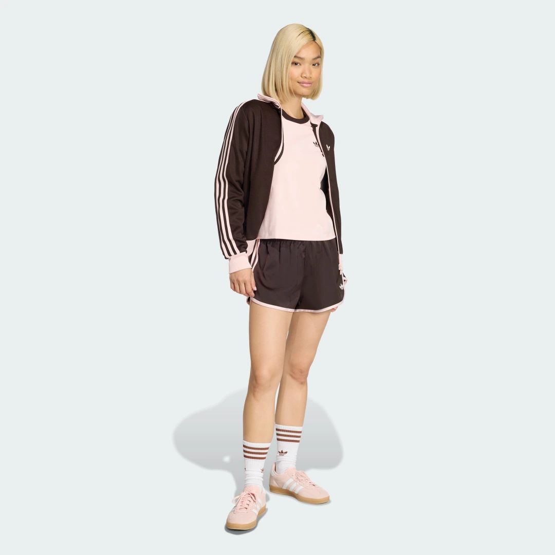 Detalle de Camiseta Entallada 3 Stripes de Adidas – Rosa
