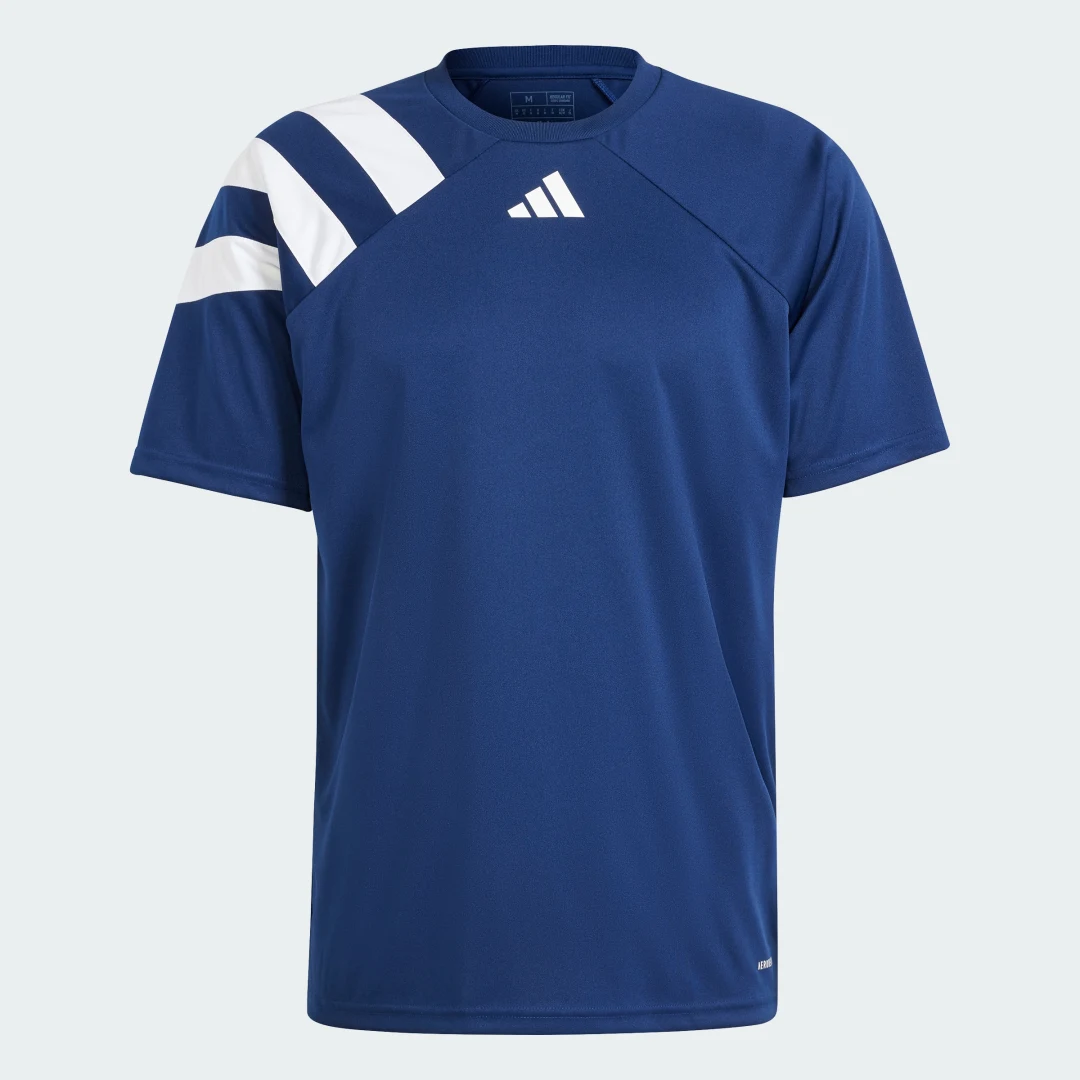 Detalle de Camiseta Fortore 23 de Adidas: estilo y comodidad para el día a día