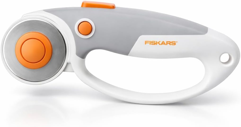 Detalle de Fiskars 1066047 Titanrullkniv, 45 mm blad och SoftGrip-handtag