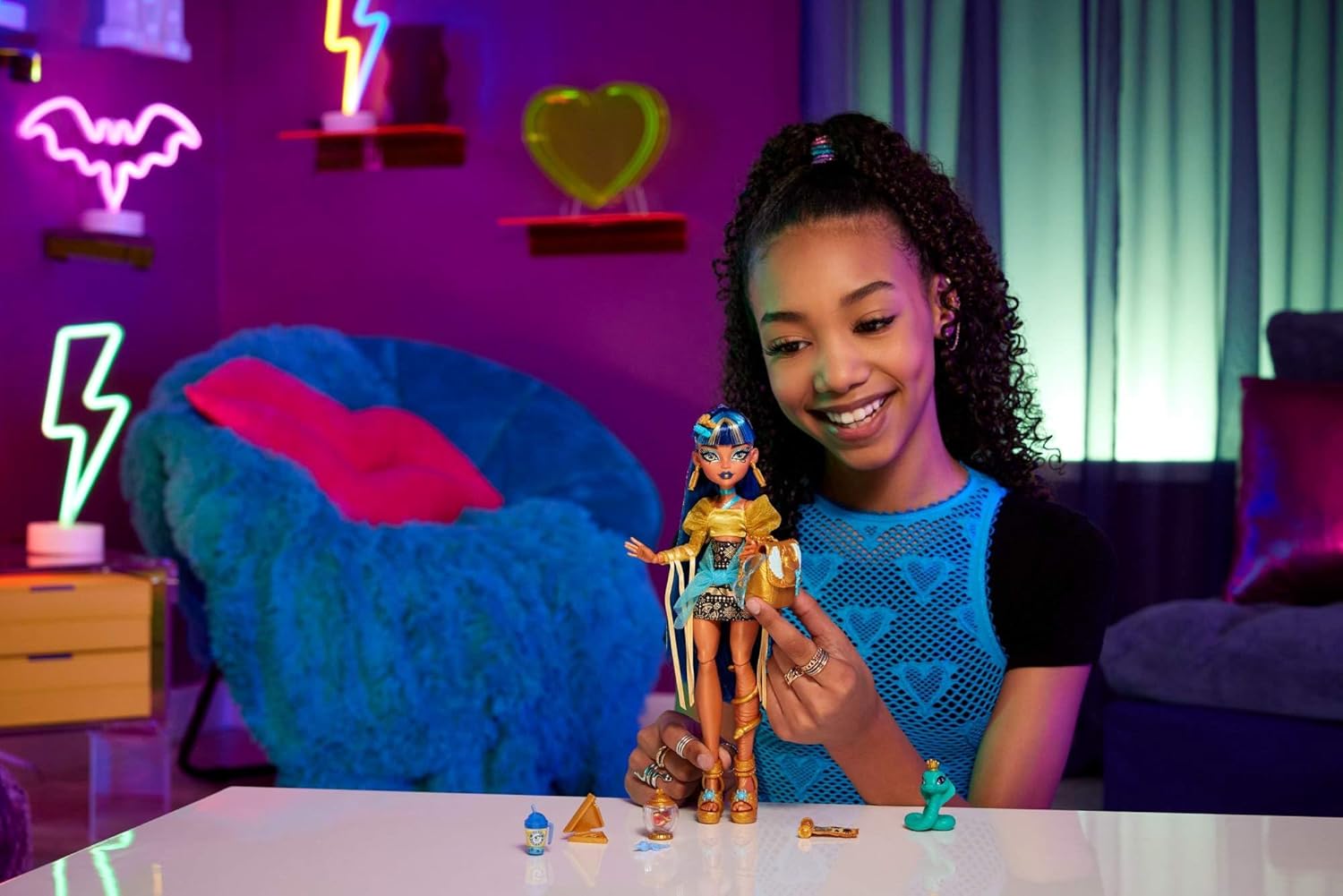 Detalle 2 de Monster High Cleo de Nile, Muñeca Momia con Cobra 🐍