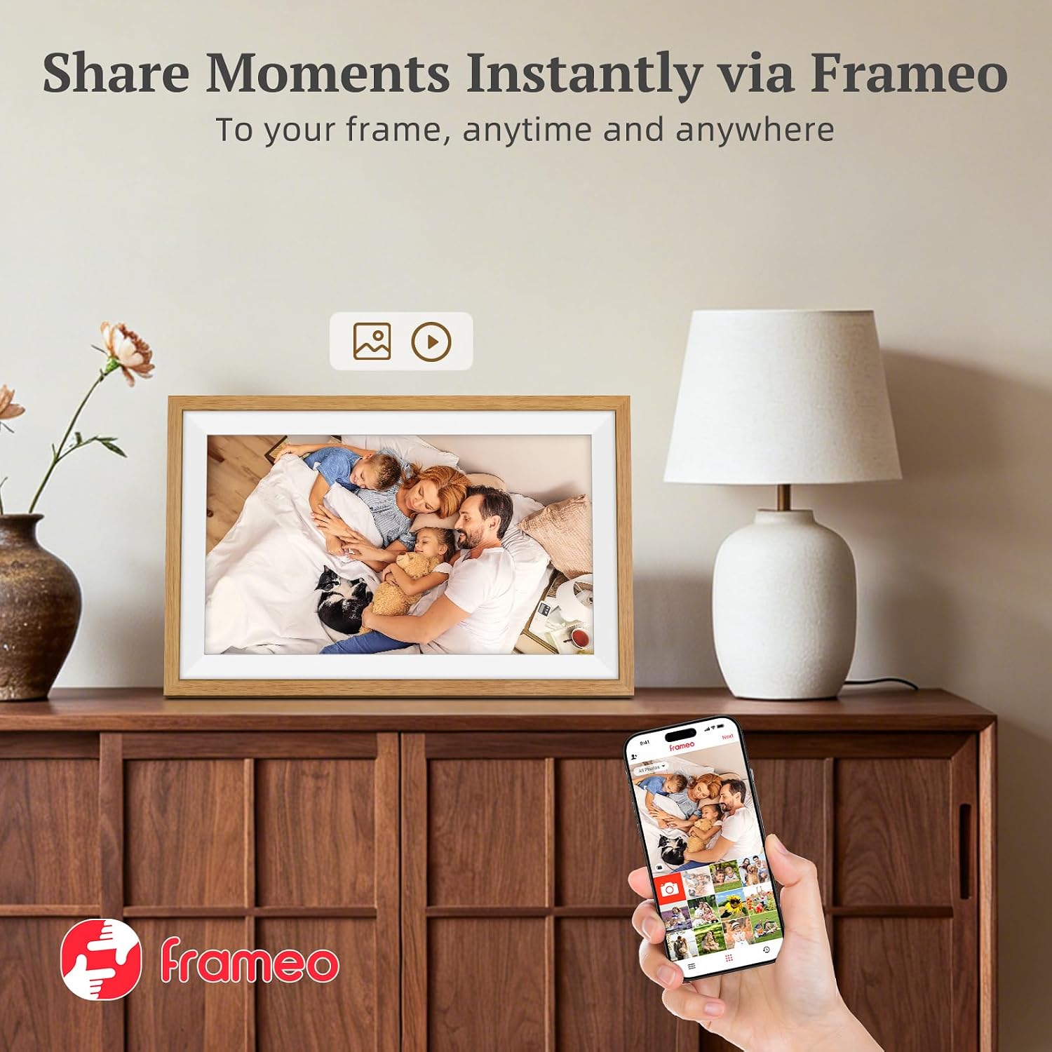 Thumbnail 3 de 94% sRGB 15.6 Inch Large Frameo Oak Wood Digital Photo Frame