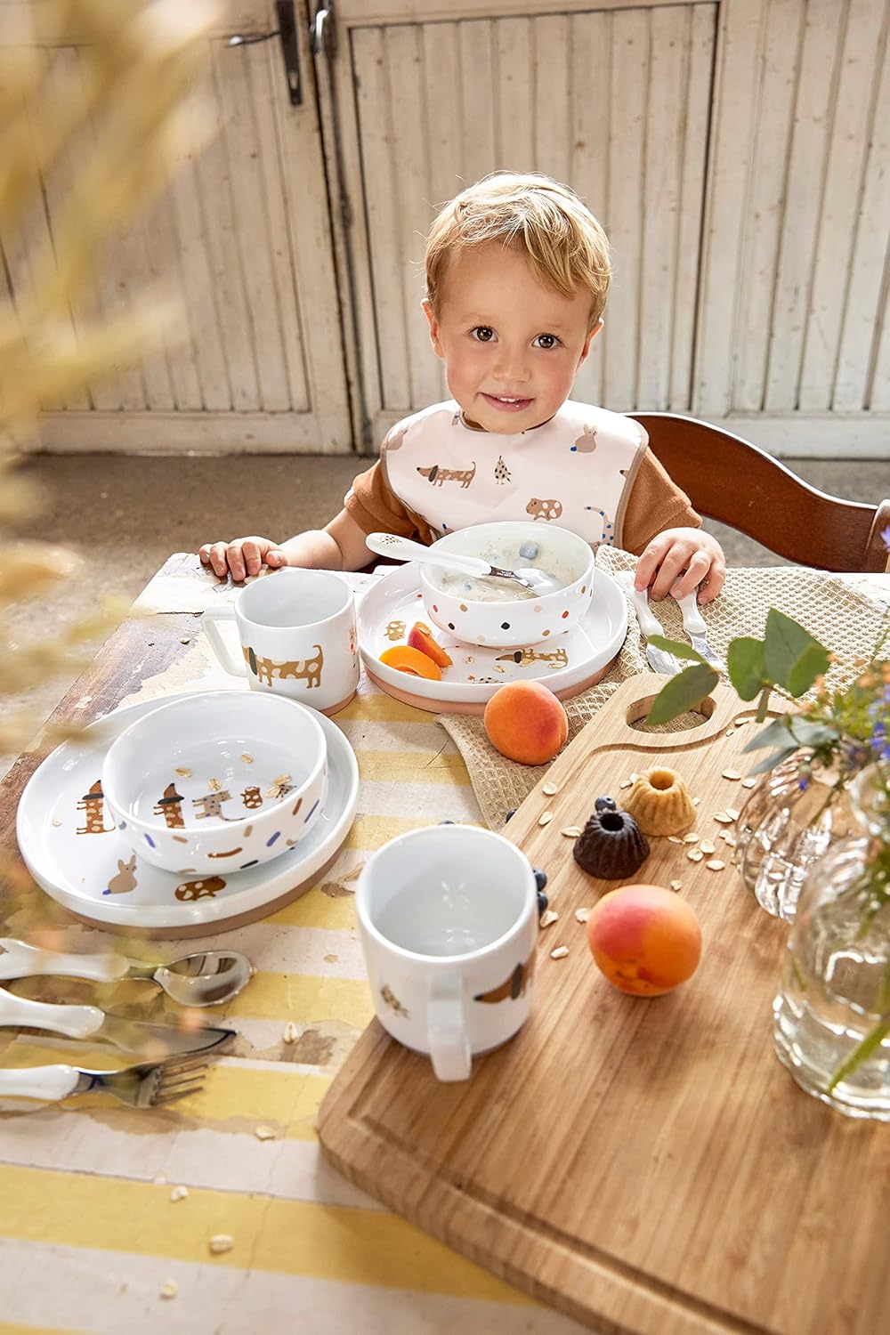 Detalle de LÄSSIG Porzellan Kindergeschirrset Little Mateys spicy orange – Teller, Schüssel und Tasse mit rutschfestem Silikonring
