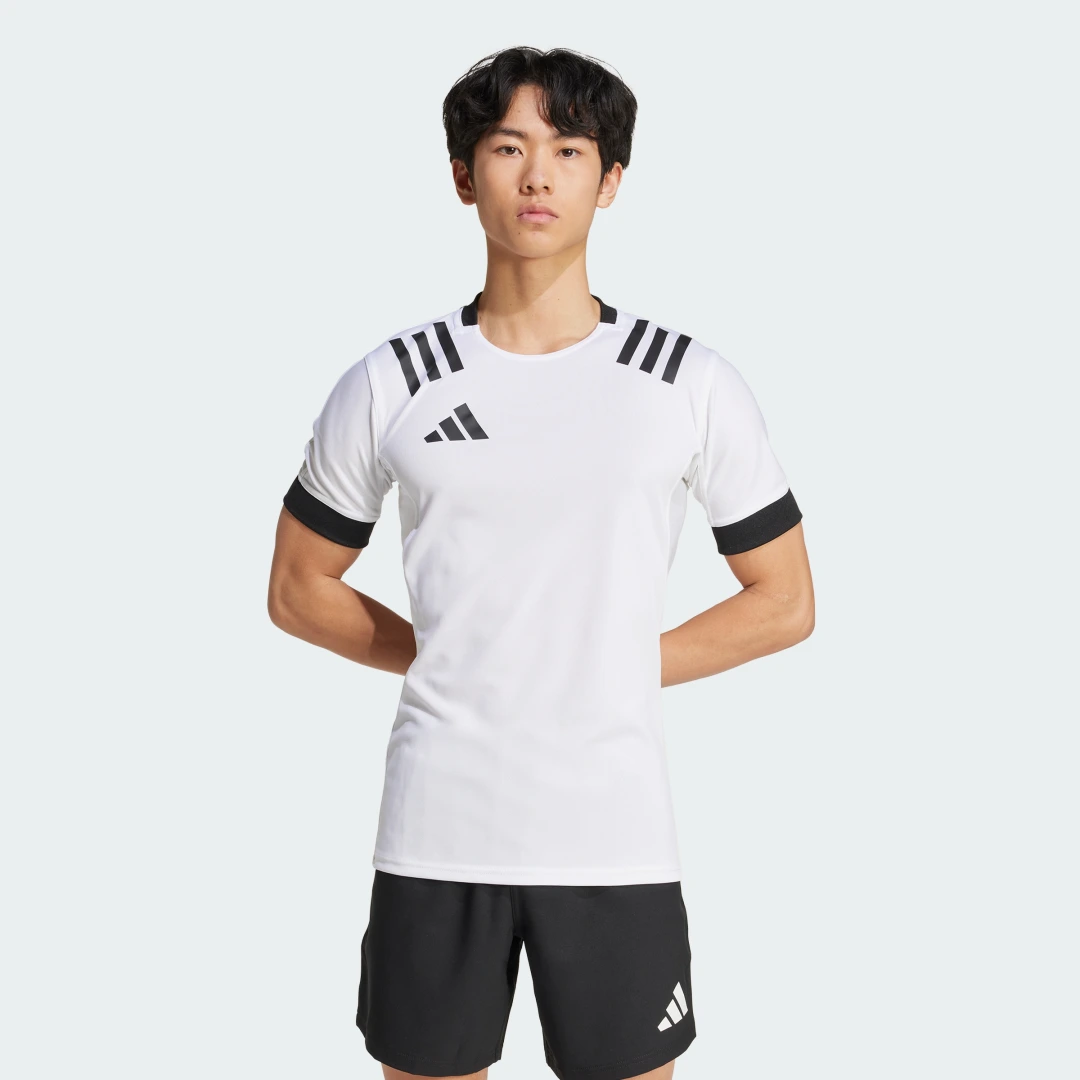 Detalle de Camiseta Fitted 3 bandas de Adidas – color blanco