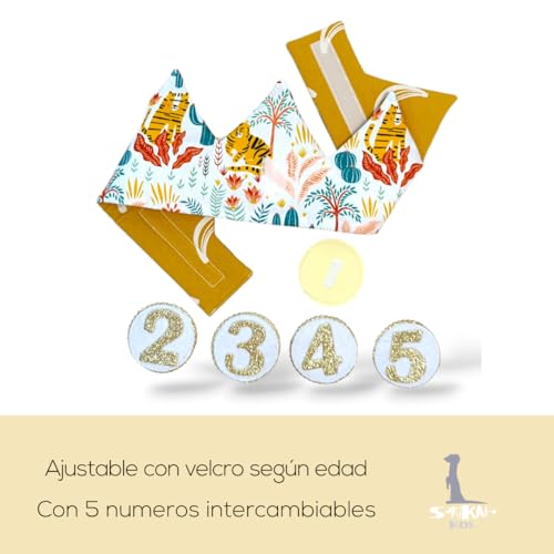 Detalle de Conjunto Cumpleaños 1 año – Regalo bebé Surikatokids: Corona ajustable, Cubrepañal reversible y algodón orgánico