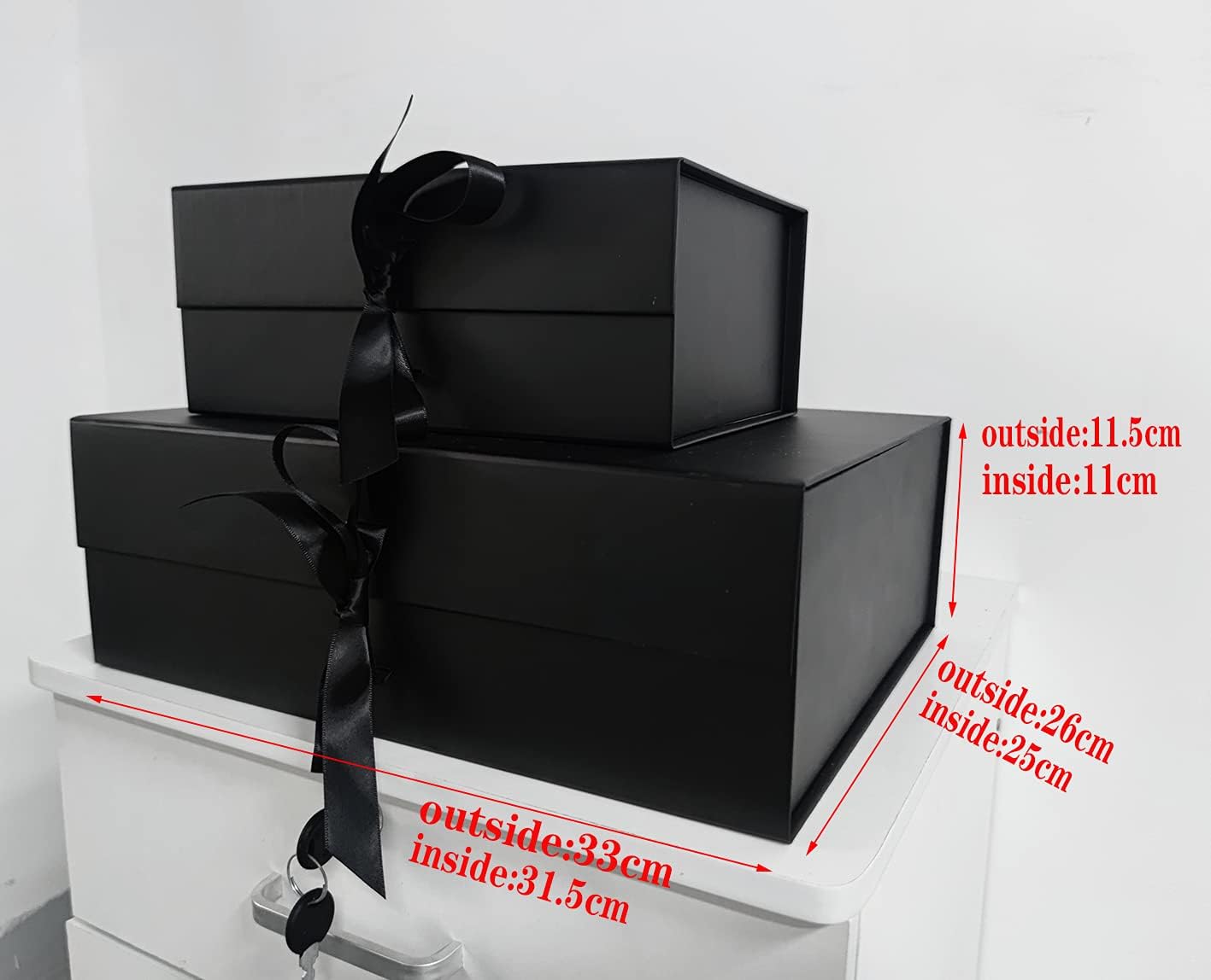 Thumbnail 3 de Schwarz Geschenkbox 33x26x11 cm mit magnetischem Deckel und Schleife