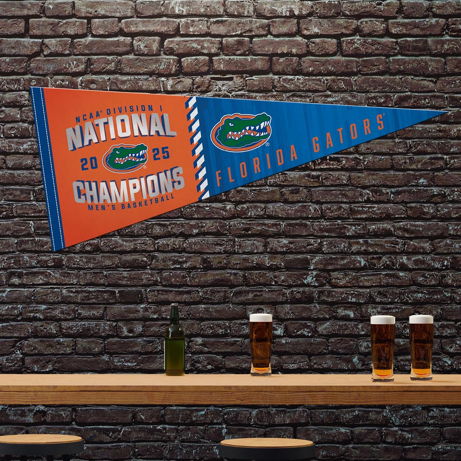 Detalle 2 de Rico Industries NCAA UCLA Bruins 12" x 30" Felt Wall Décor Pennant