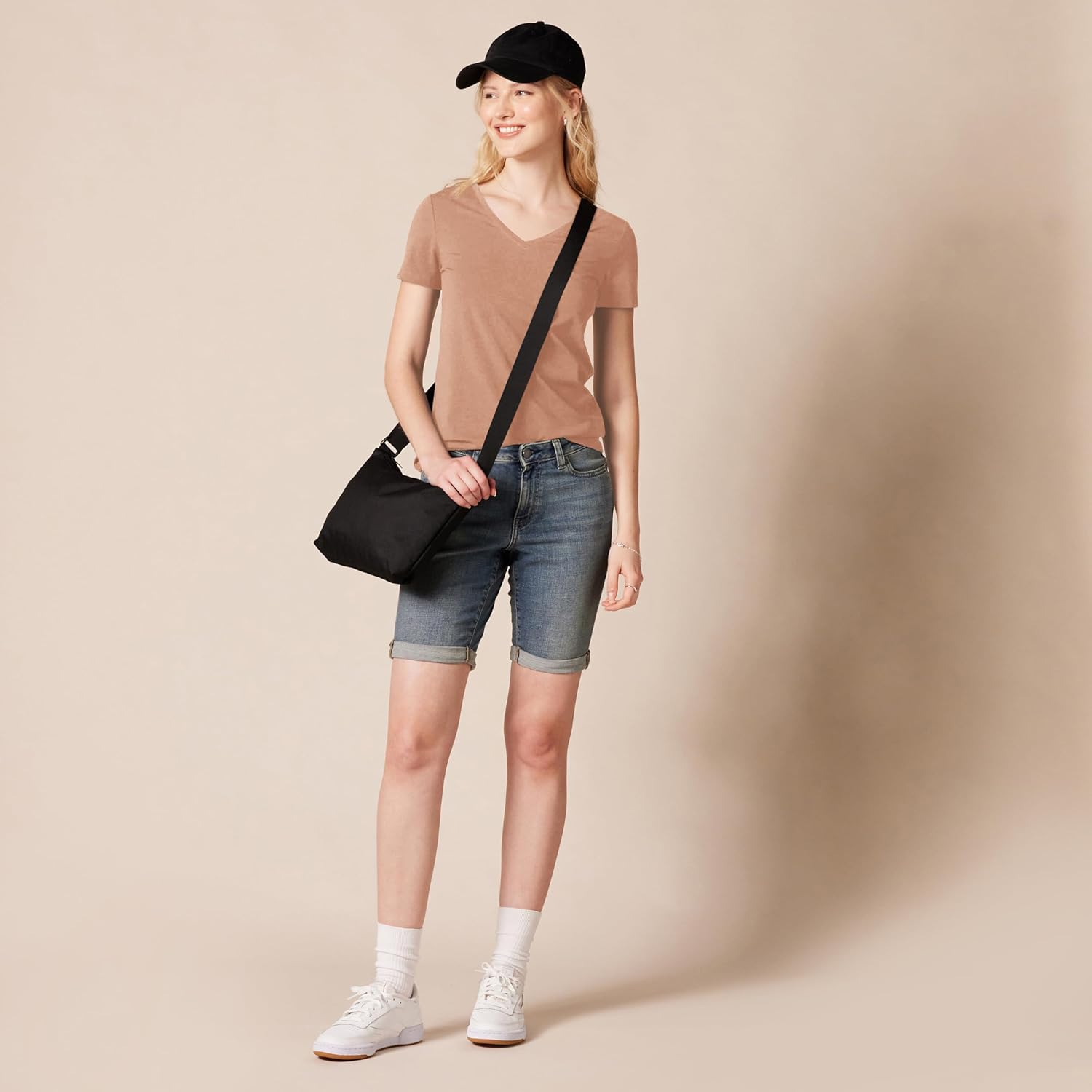 Thumbnail 4 de Amazon Essentials T-Shirt à Manches Courtes pour Femme – Coupe Standard, Col en V, Packs Multiples