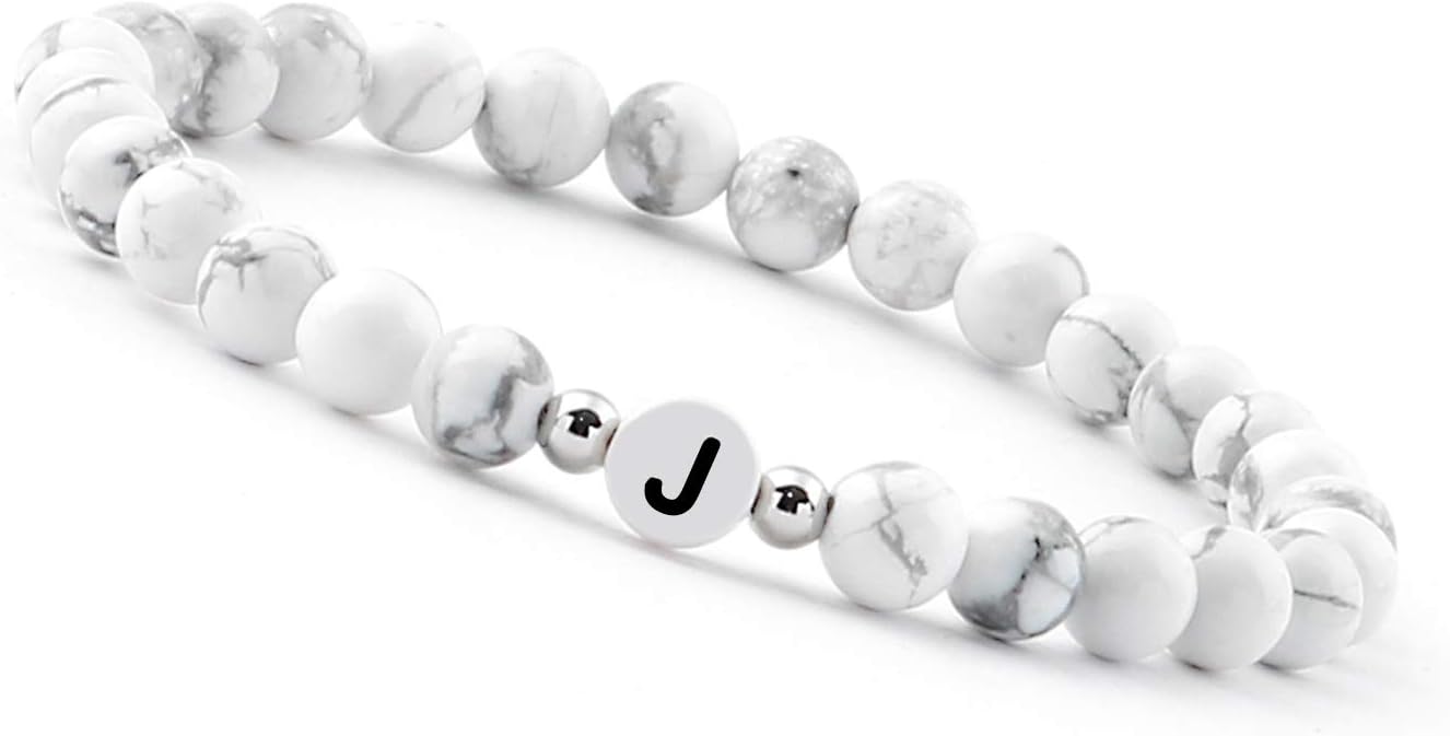 Detalle de Bracelet avec lettres en or 18K plaqué or véritable et pendentif gravé - Initiales