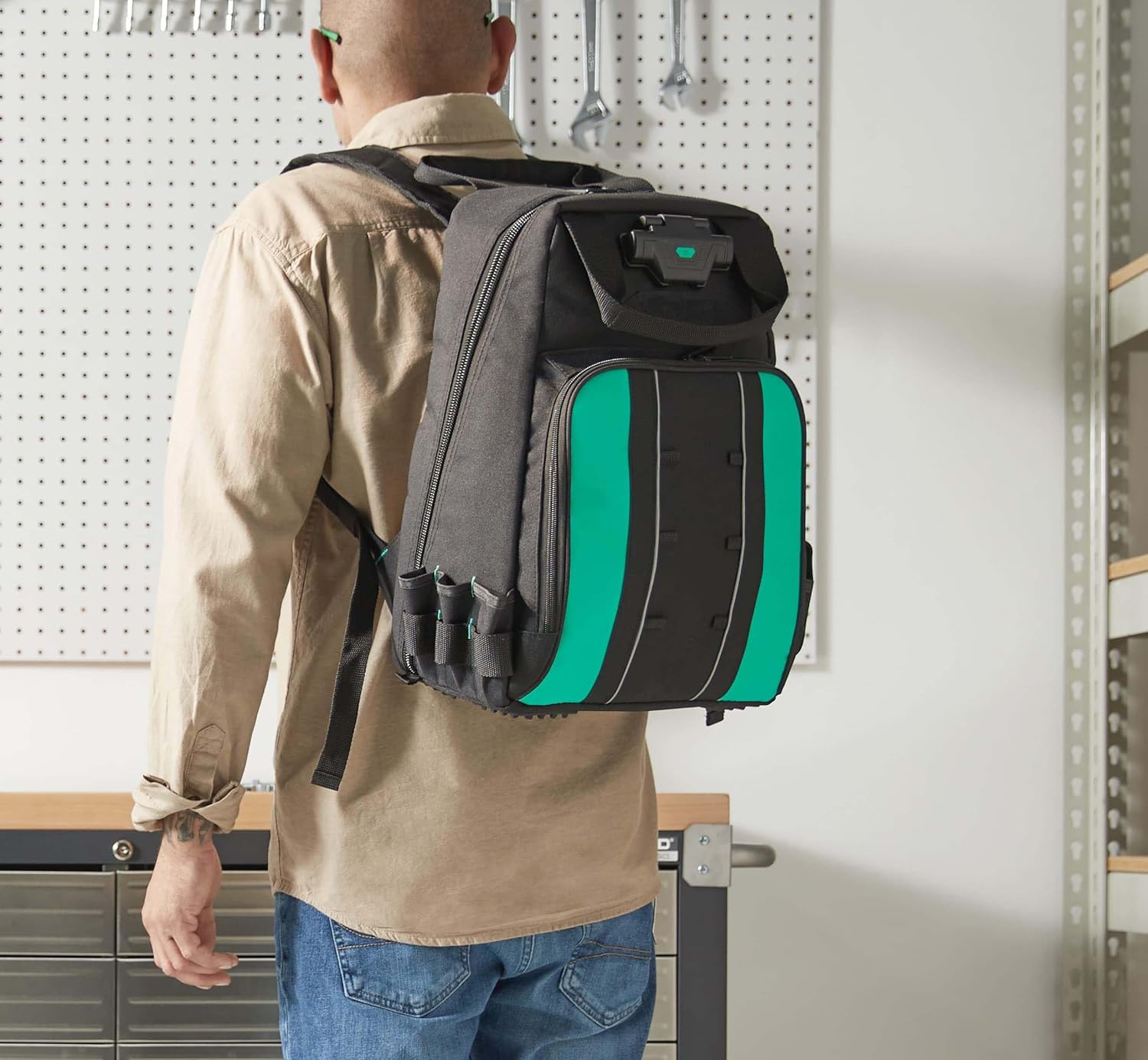 Thumbnail 6 de Amazon Basics sac à dos pour outils avec éclairage, 55 poches – noir