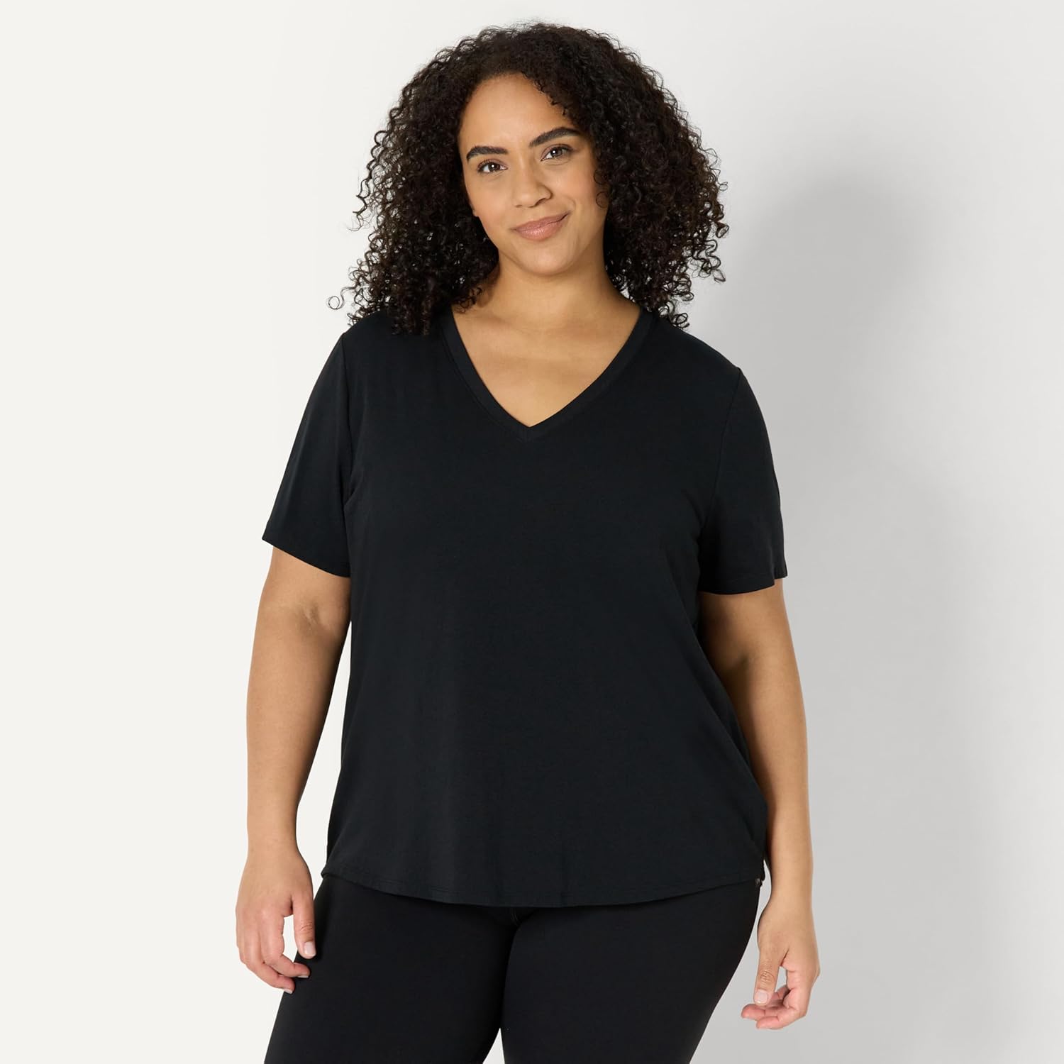 Detalle 2 de Amazon Essentials Women's Active Soft Cotton Modal Blend V-Neck Tee