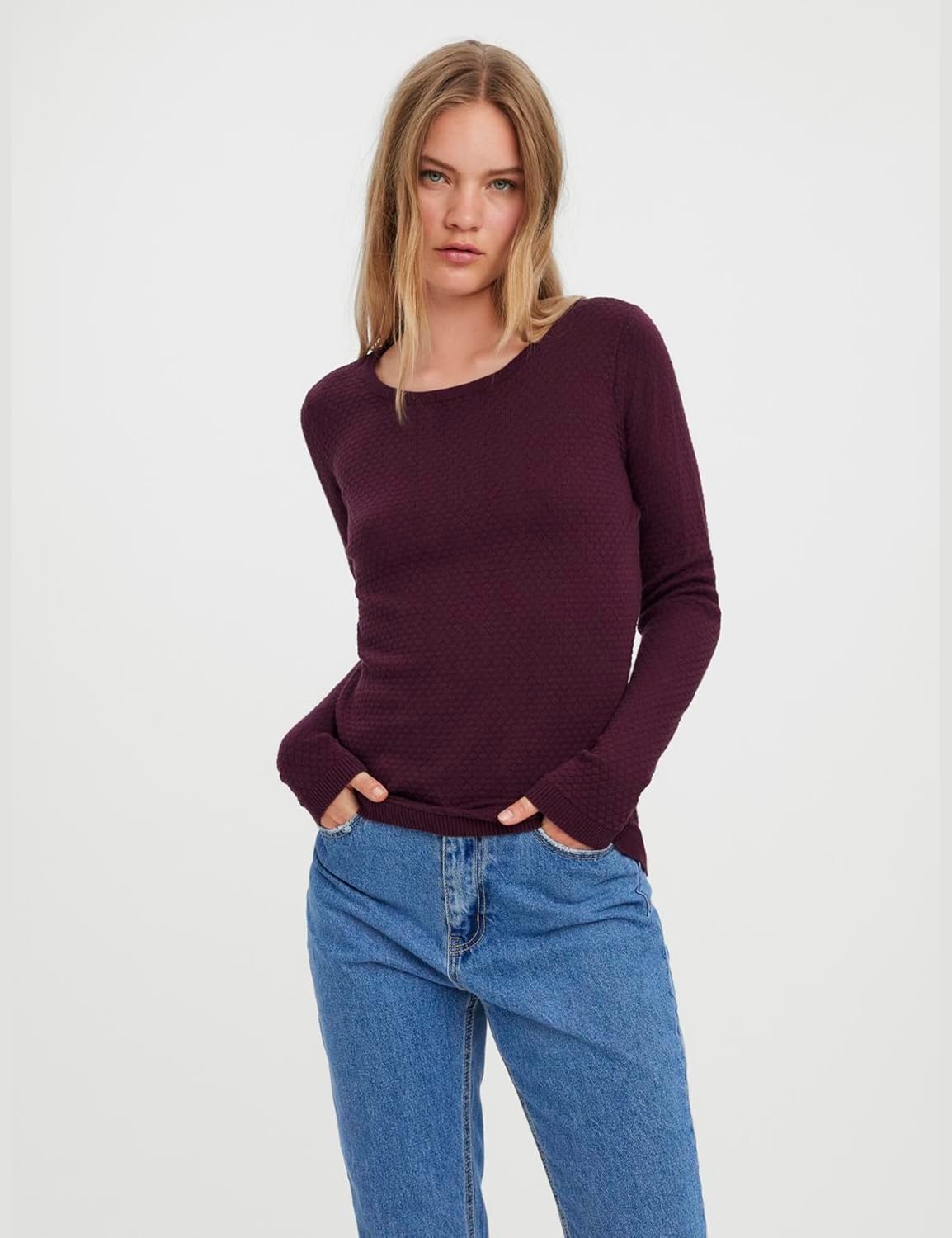 Detalle 2 de VERO MODA VMCARE Knitted Pullover: A Practical Regular-Fit Knit for Everyday Wear