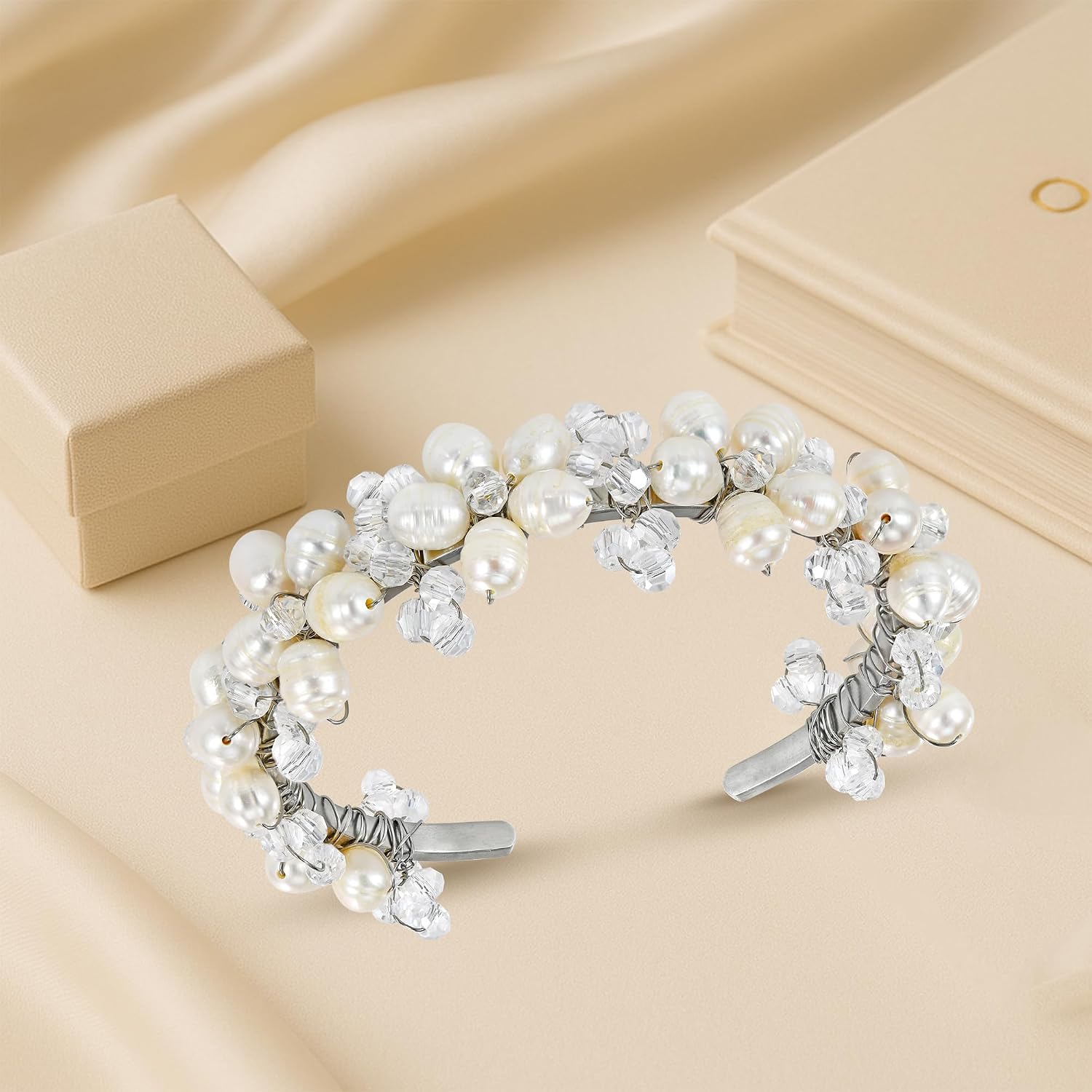 Detalle 1 de AeraVida Cuff Bracelet with Cultured Freshwater Pearls