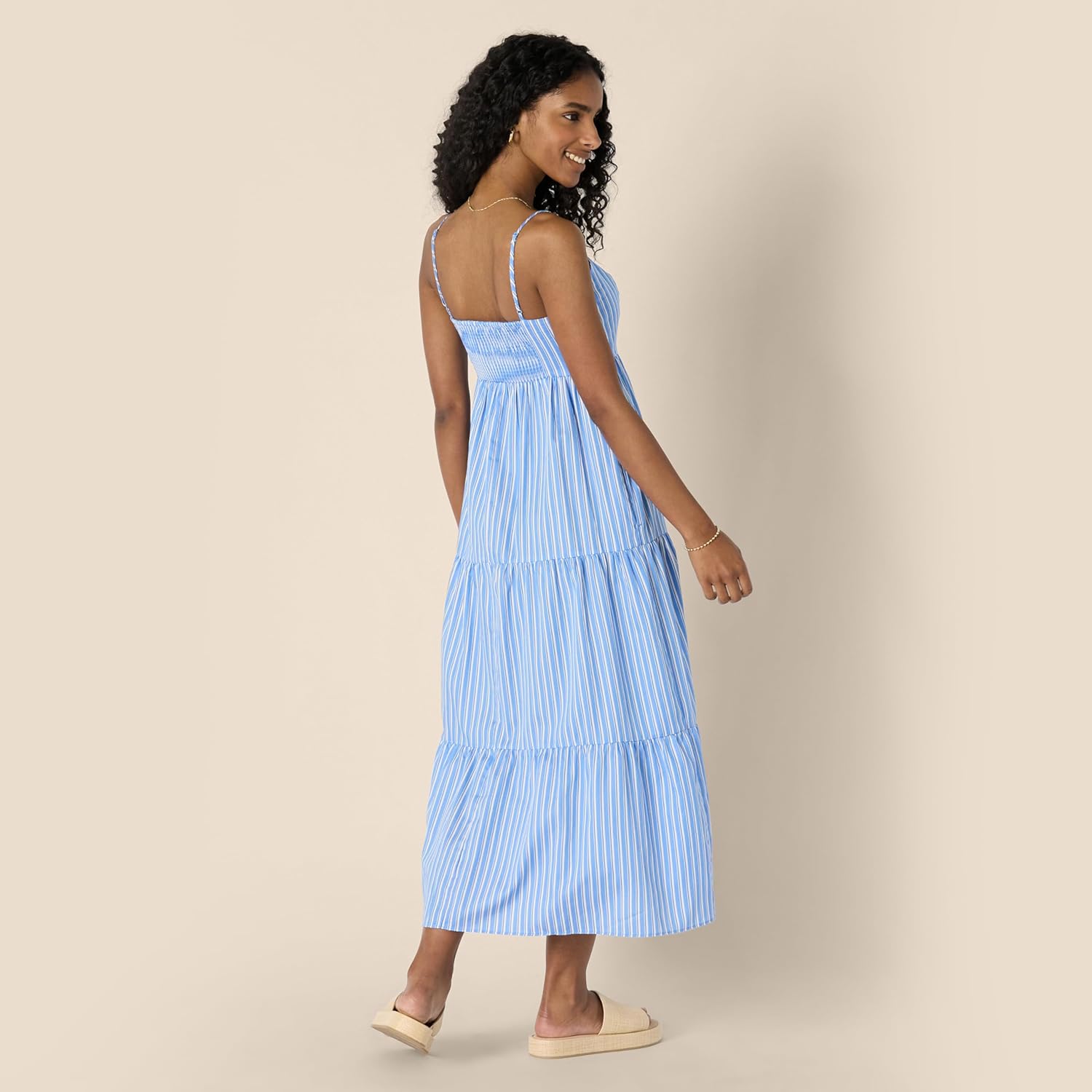 Thumbnail 2 de Amazon Essentials Damen Gestuftes Fit-&-Flare Maxikleid aus Baumwollsatin mit Empire-Taille