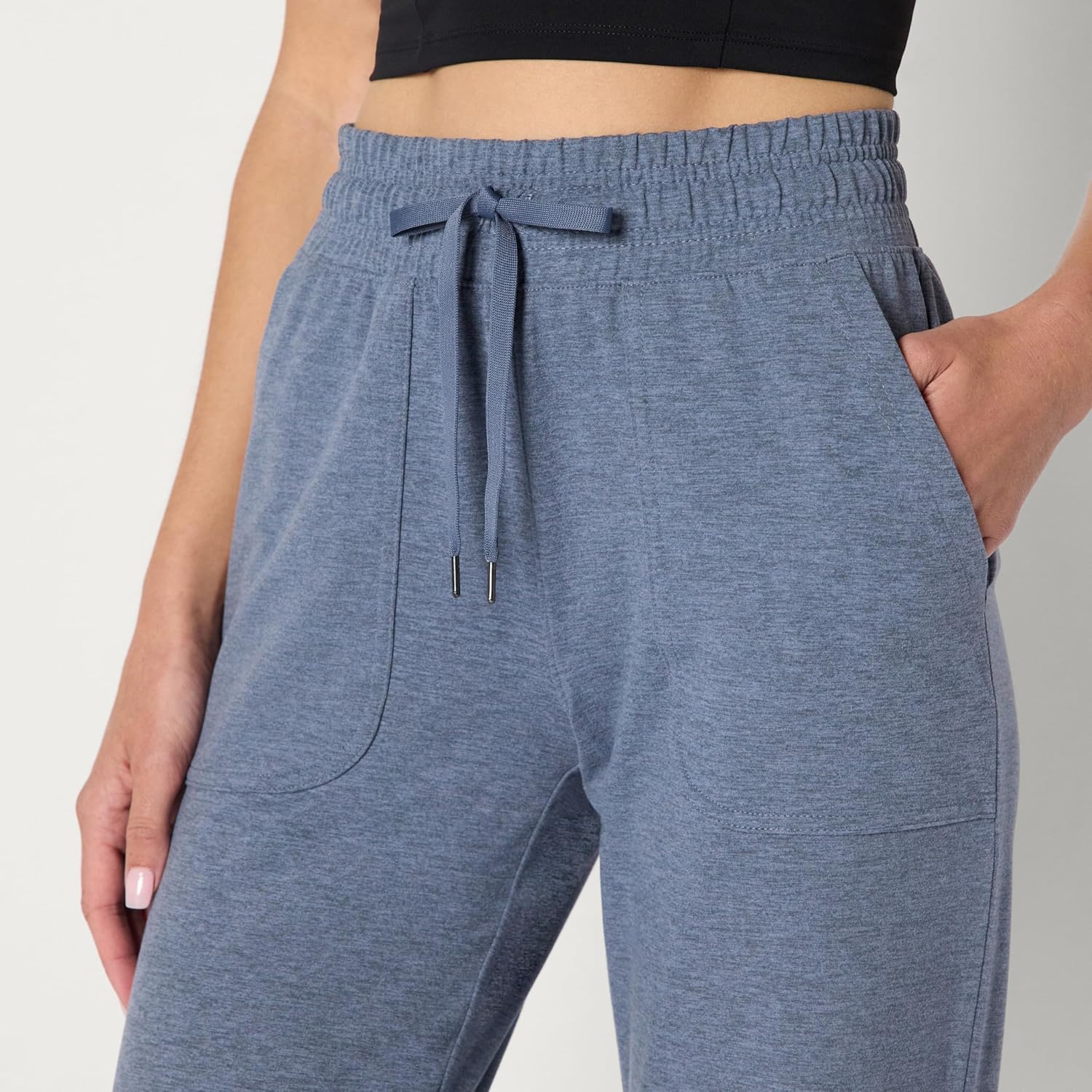 Thumbnail 4 de Amazon Essentials Women's Relaxed Fit Athletic Soft Performance Lightweight Stretch Tracksuit Bottoms