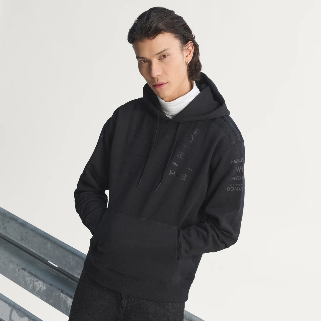 Detalle de Sudadera con capucha Mercedes‑AMG Petronas Night Driver para hombre de Adidas