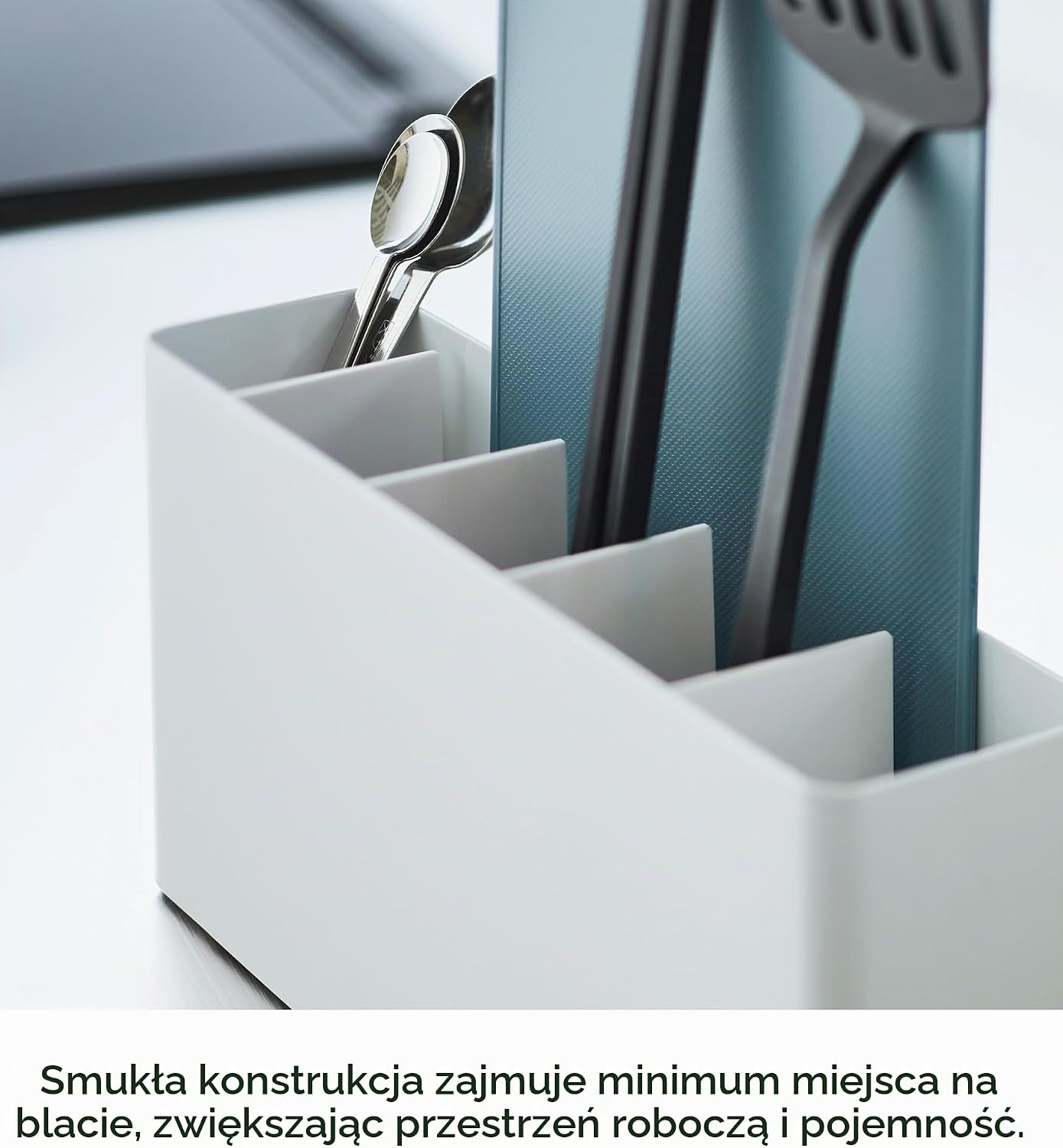 Detalle de Yamazaki TOWER 8146 – uchwyt na przybory kuchenne i deskę, stal i ABS