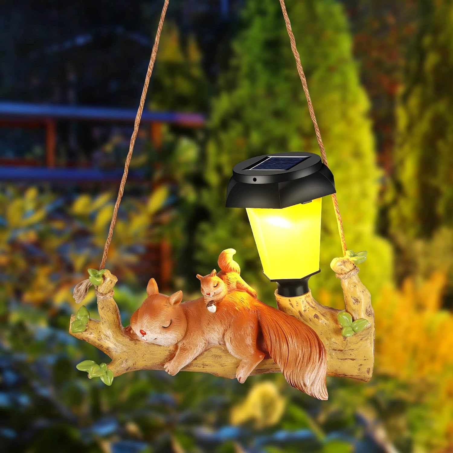 Detalle de Eichhörnchen Gartenfigur mit Solarlicht