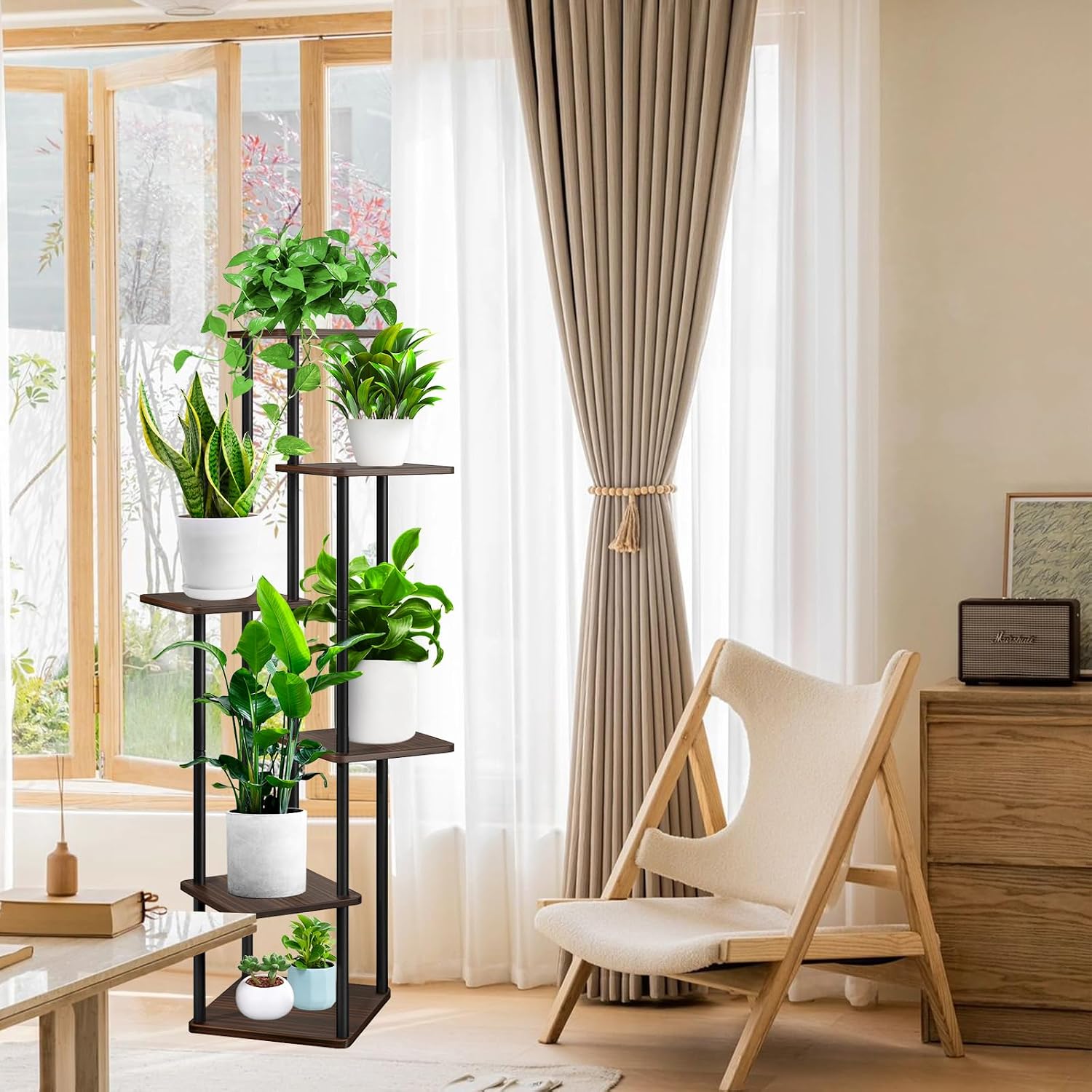 Detalle 2 de YOCOMEY 6-stöckiger Blumenregal Pflanzenständer aus Holz (Schwarz/Eiche) für Innen, Garten und Balkon