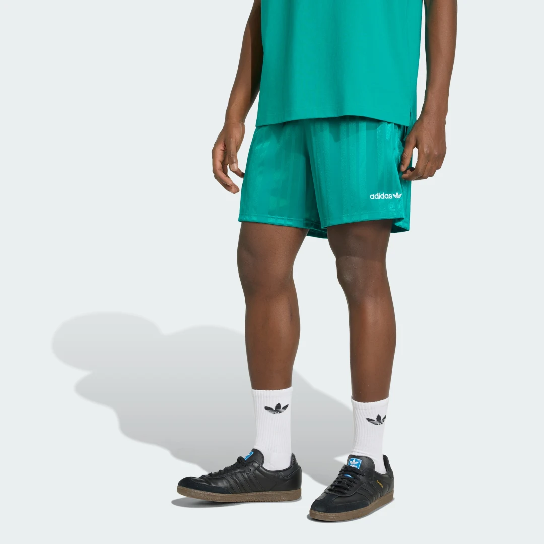 Detalle de Pantalón corto EQT de Alemania de Adidas – verde