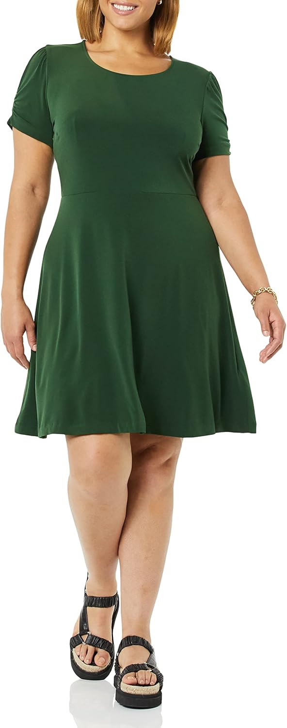 Thumbnail 6 de Amazon Essentials Women’s Gathered Short-Sleeve A-Line Floral Dress (Plus Size)