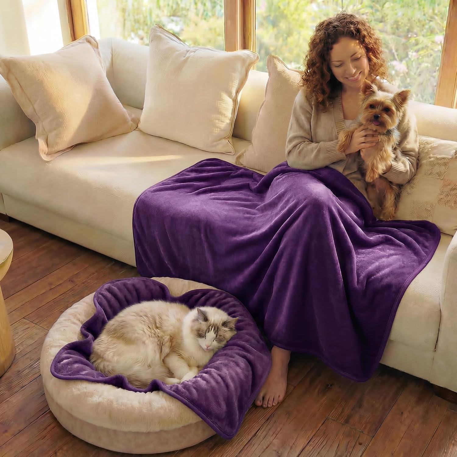 Detalle 2 de Luciphia XL Waterproof Pet Blanket, Reversible Sherpa Fleece, Purple and White