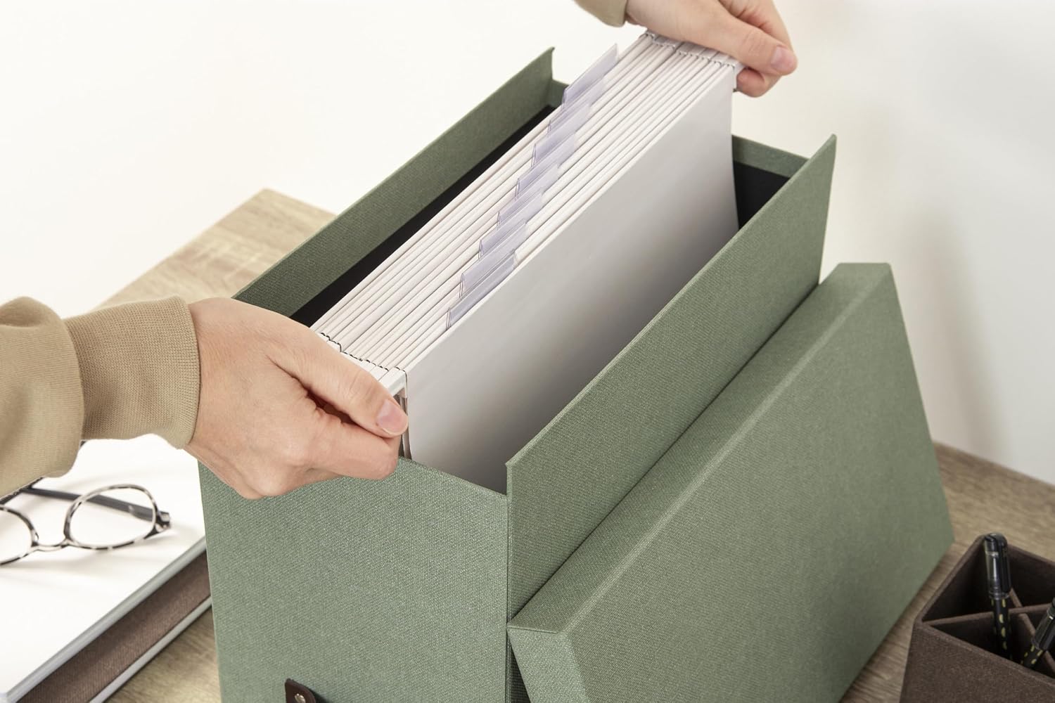 Detalle de Bigso Box of Sweden – lot de 8 porte-dossiers suspendus JOHAN (carton, blanc, 35×24 cm)