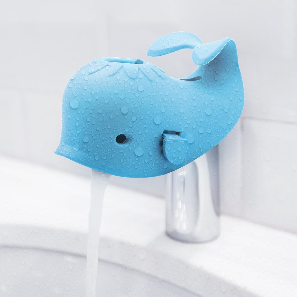 Detalle 2 de Baby Bathtub Faucet Cover Blue Whale
