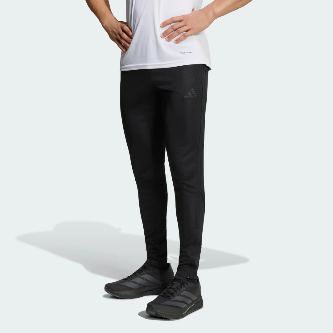 Detalle de Pantalón Tiro 23 League de Adidas: versátil y cómodo para entrenos y ocio
