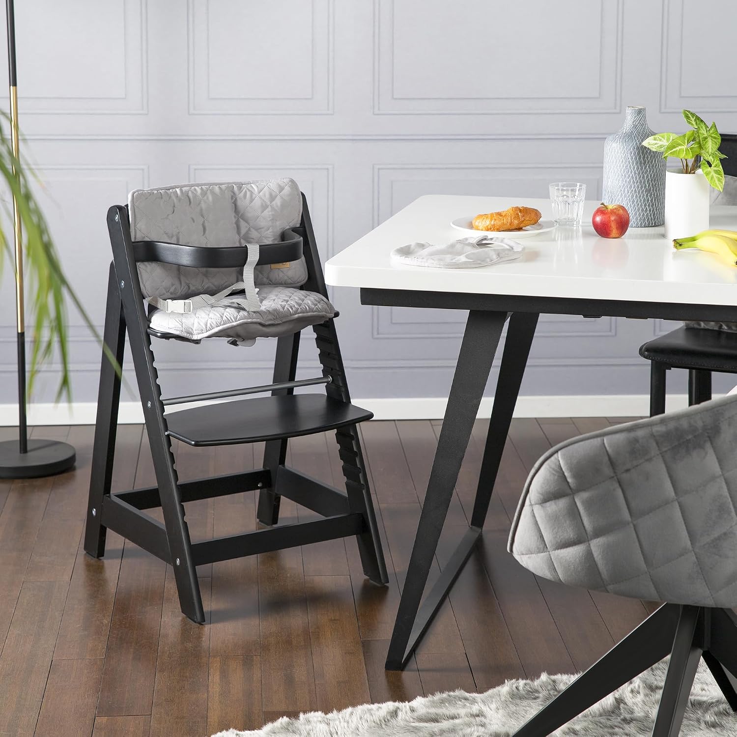Detalle de roba Sit Up III meegroeistoel van zwart hout met verstelbare zitting en voetensteun