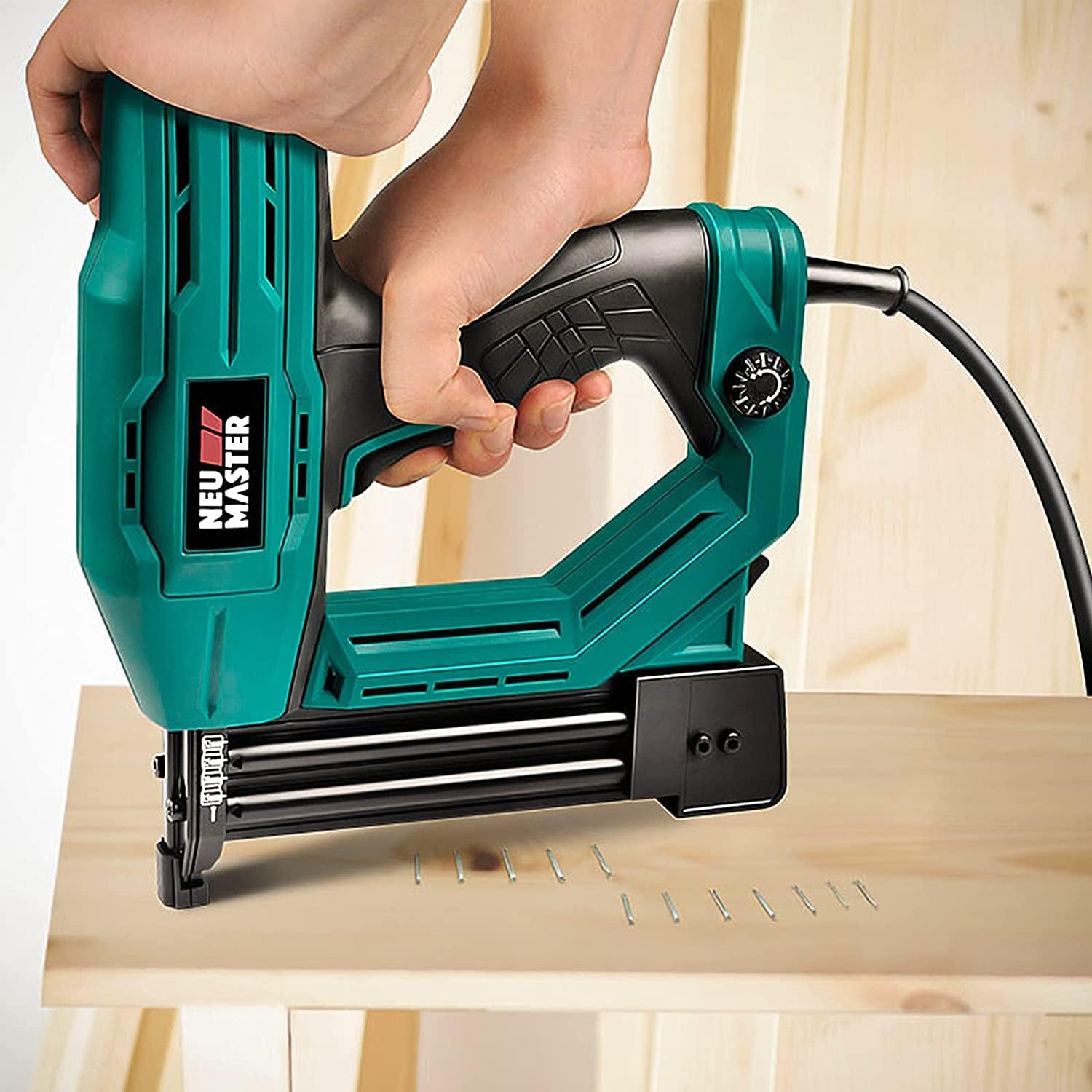 Detalle 2 de NEU MASTER NTC0040-AU Electric Brad Nailer 18G