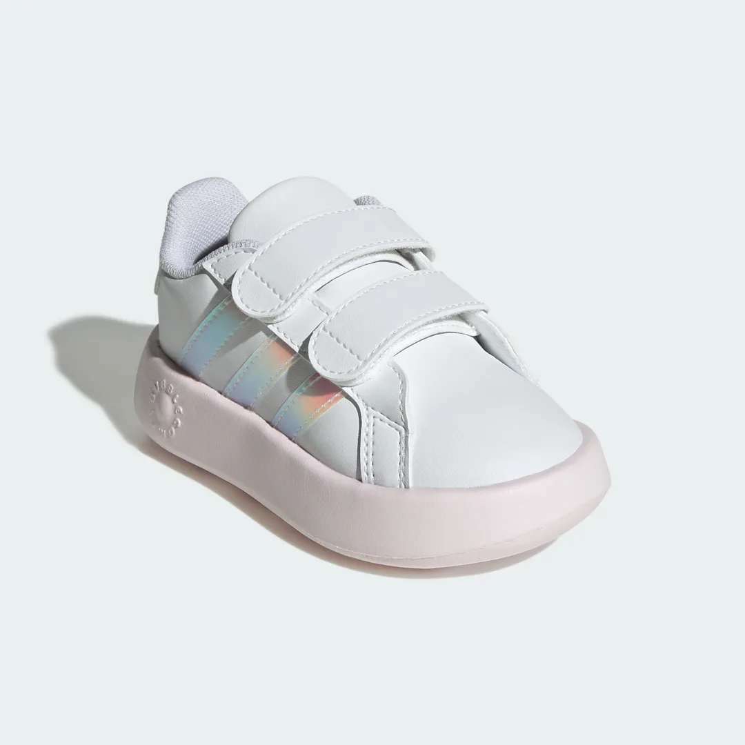 Detalle 2 de Zapatilla Grand Court 2.0 Bebé de Adidas: blancura para los primeros pasos