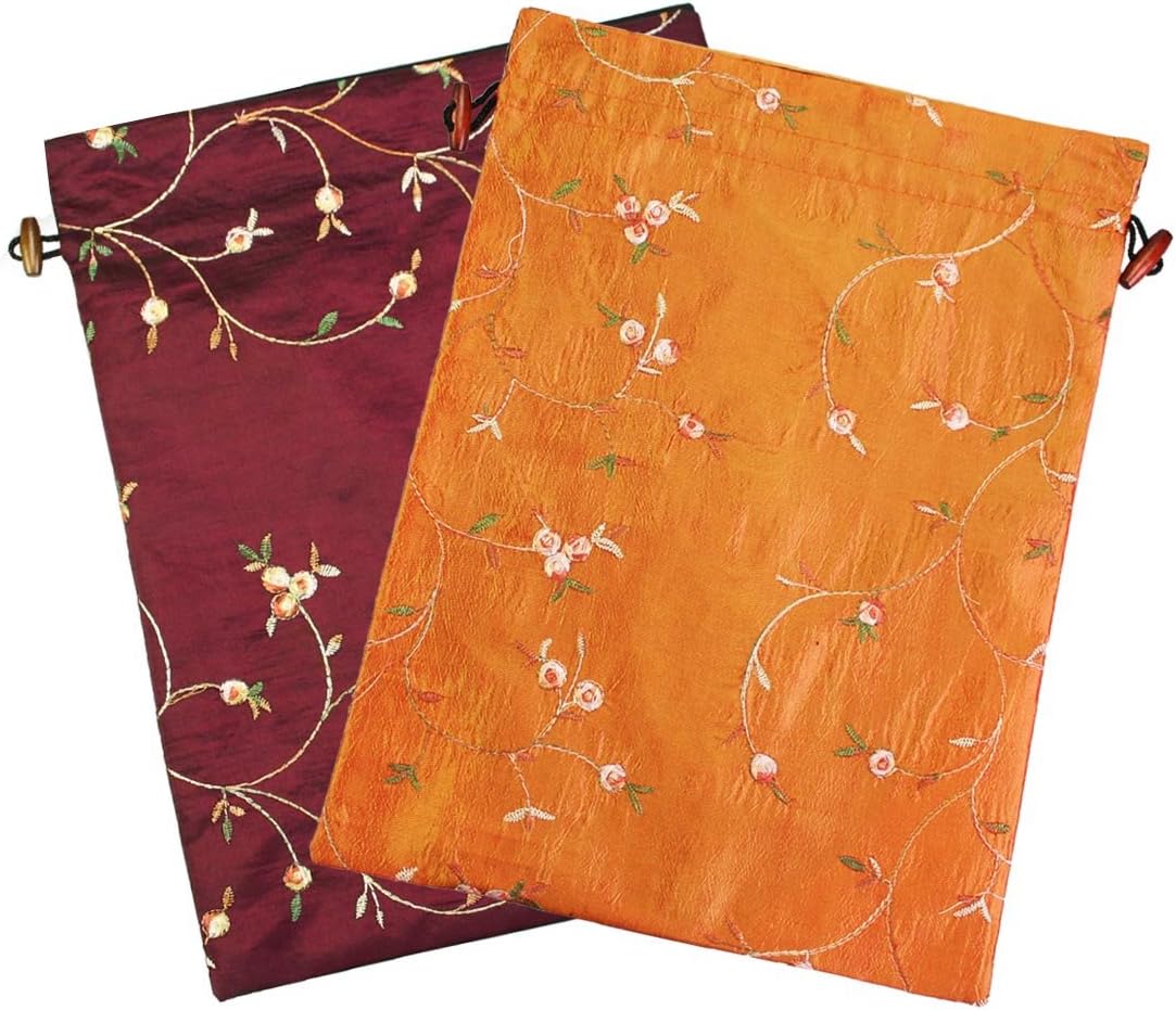 Detalle de Kilofly Embroidered Silk Jacquard Travel Bags – Set of 2