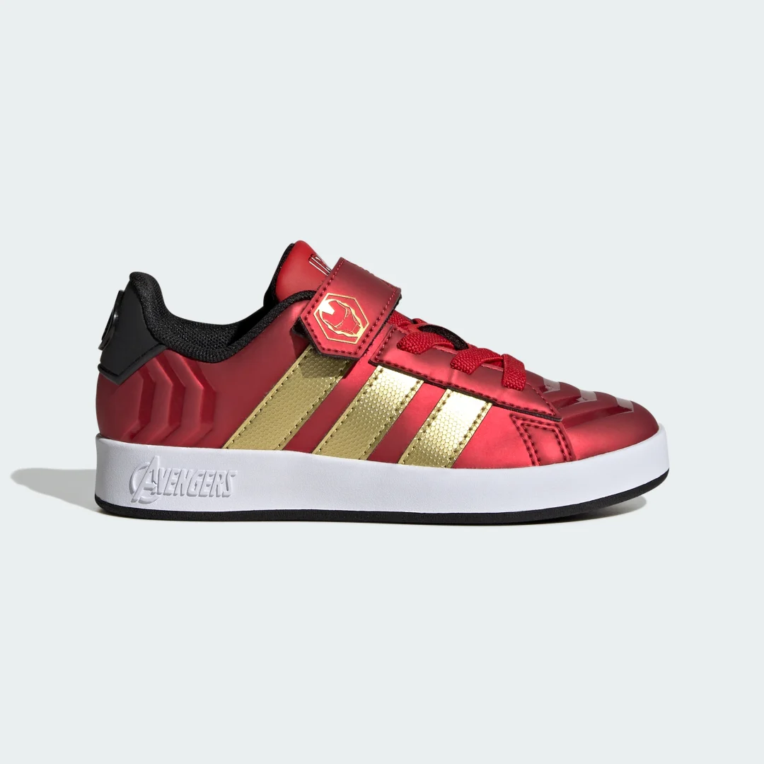 Detalle de Zapatilla Adidas Marvel Avengers Grand Court (Rojo) – estilo urbano y veraniego
