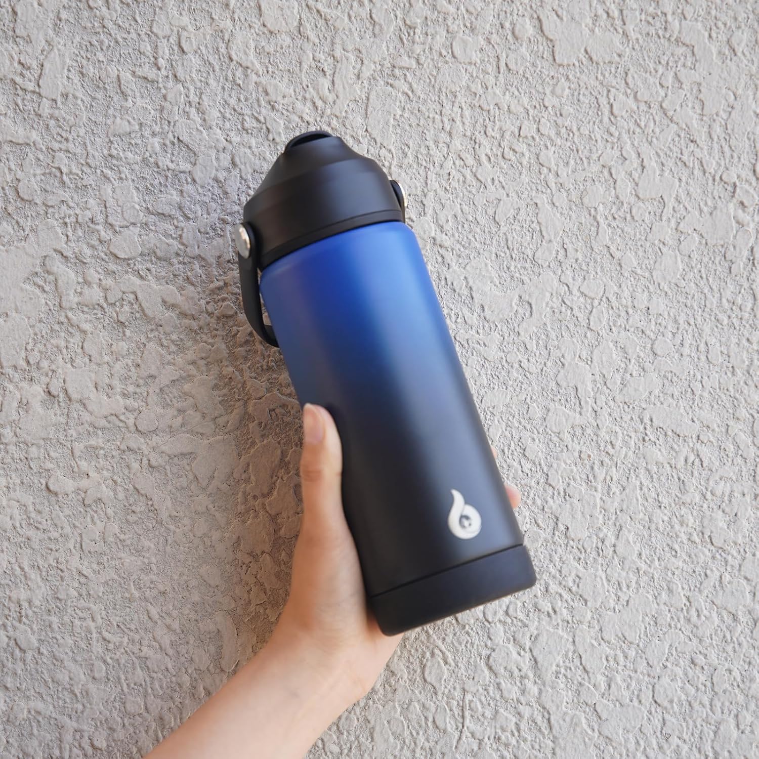 Detalle 2 de BJPKPK Insulated 18oz Stainless Steel Water Bottle with Straw Lid, Flex Handle & Non-Slip Boot (BPA-Free) - Black Blue