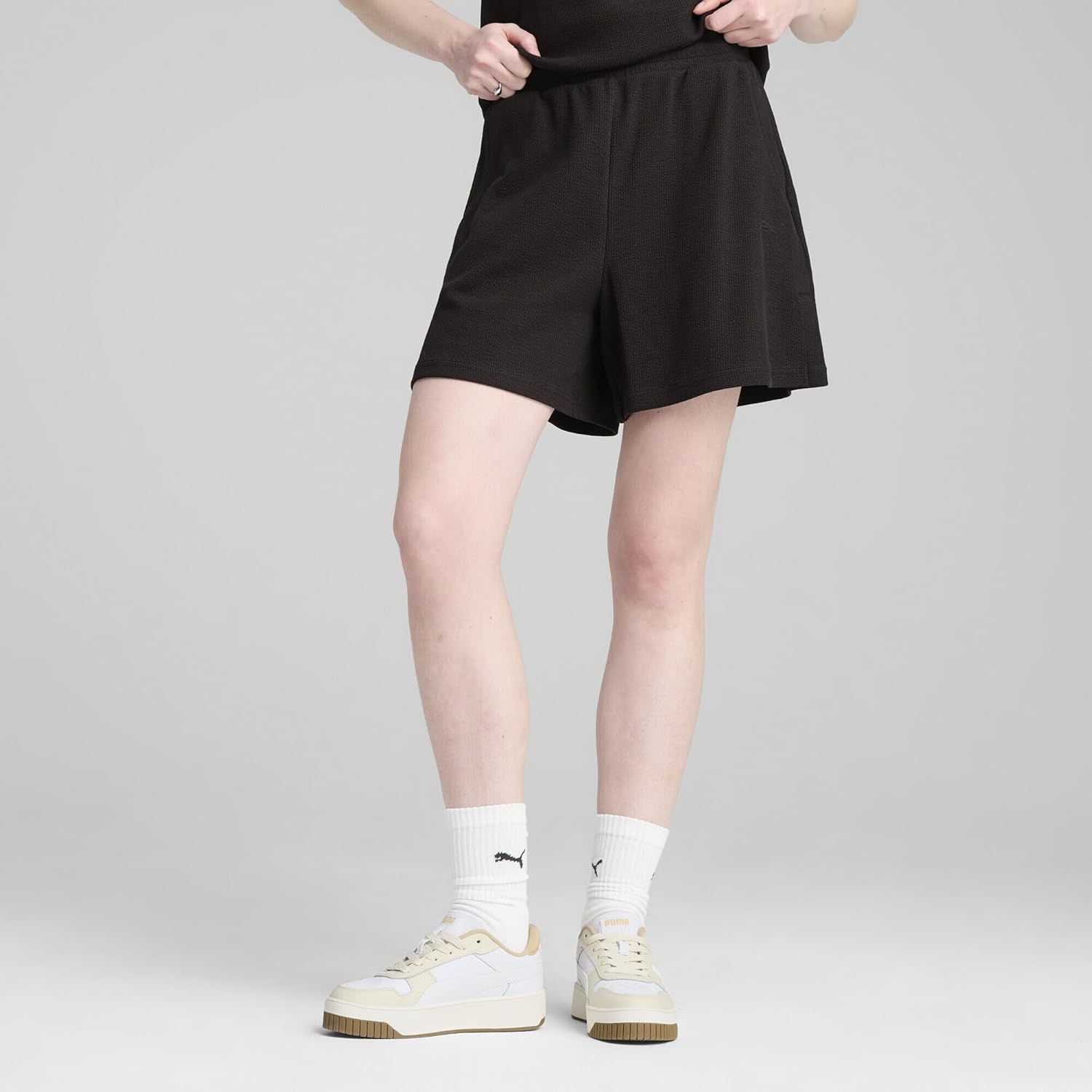 Detalle 2 de PUMA Damen gestrickte High-Waist Shorts „Her High-Waist Shorts 5“ – schwarz