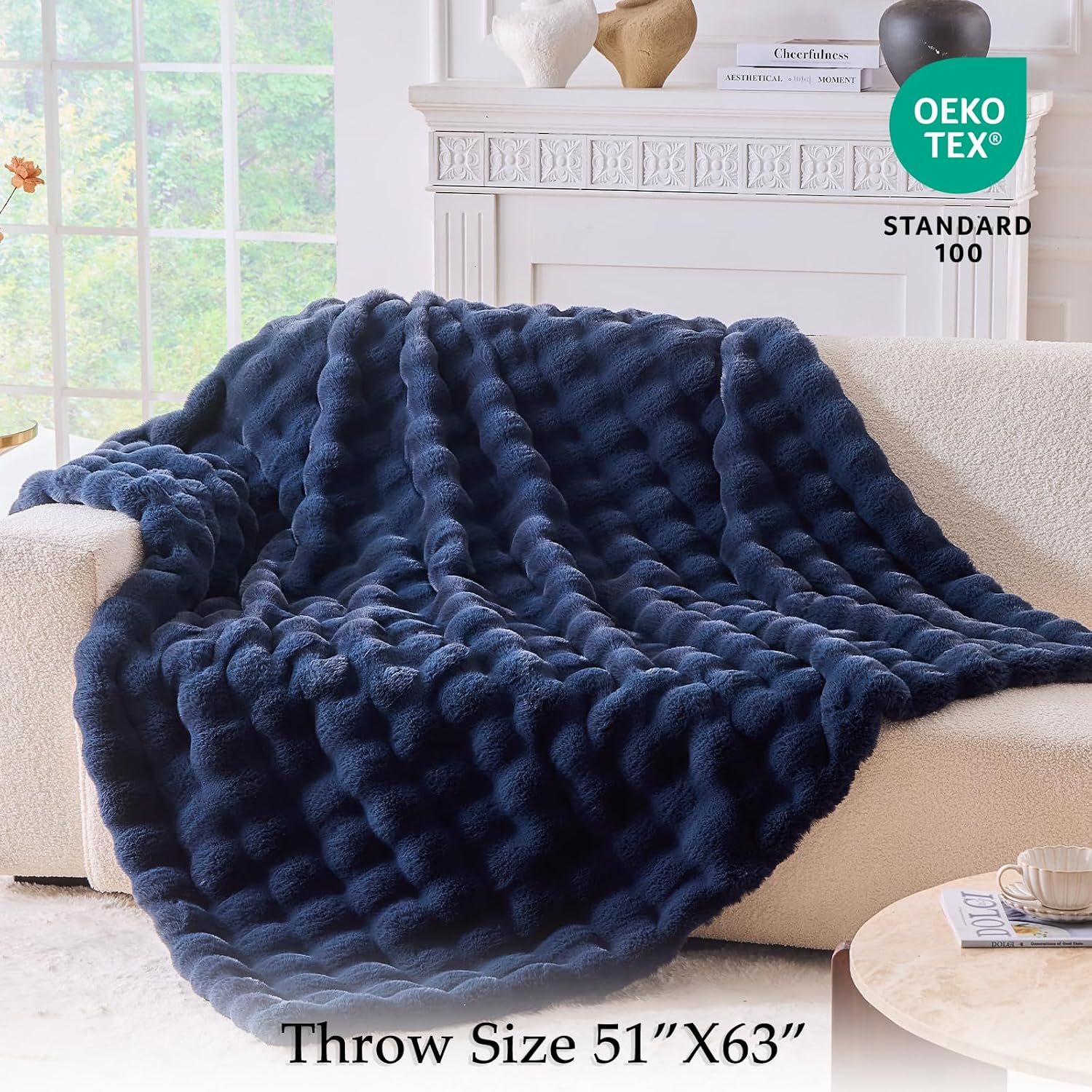 Detalle 2 de BENVWE Fluffy Faux Fur Throw Blanket — Navy, 51" x 63" (1100GSM)