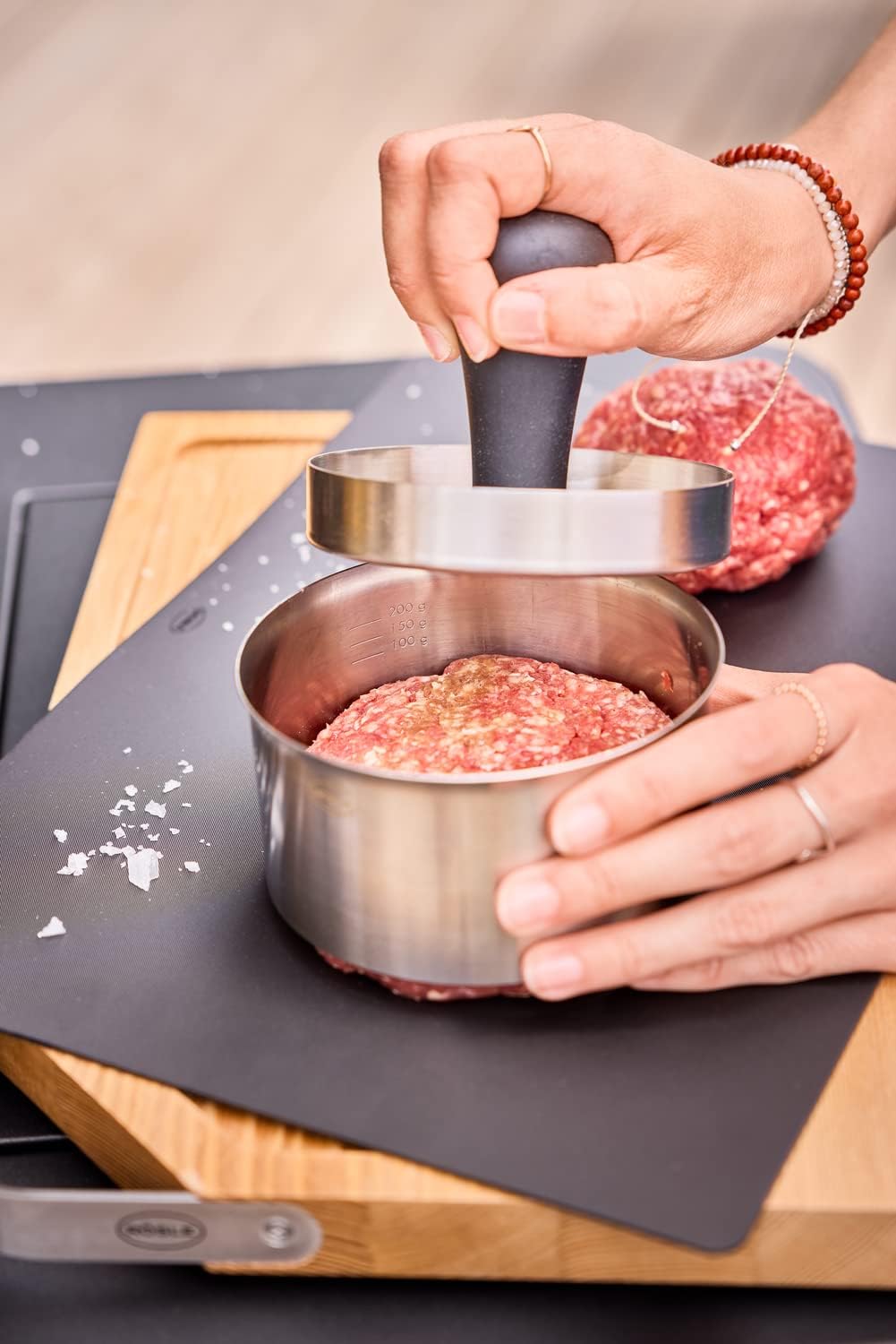 Thumbnail 2 de RÖSLE Burgerpresse PRO – hochwertige Edelstahl-Fleischpresse zum präzisen Patties formen