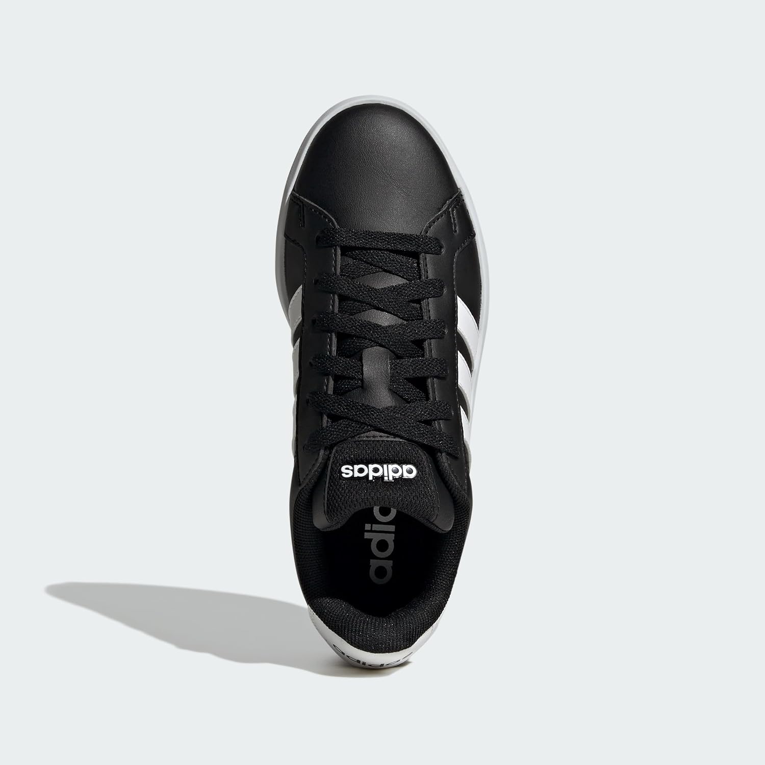 Detalle de adidas Grand Court 3.0 Junior: scarpe nere e bianche per ragazzi