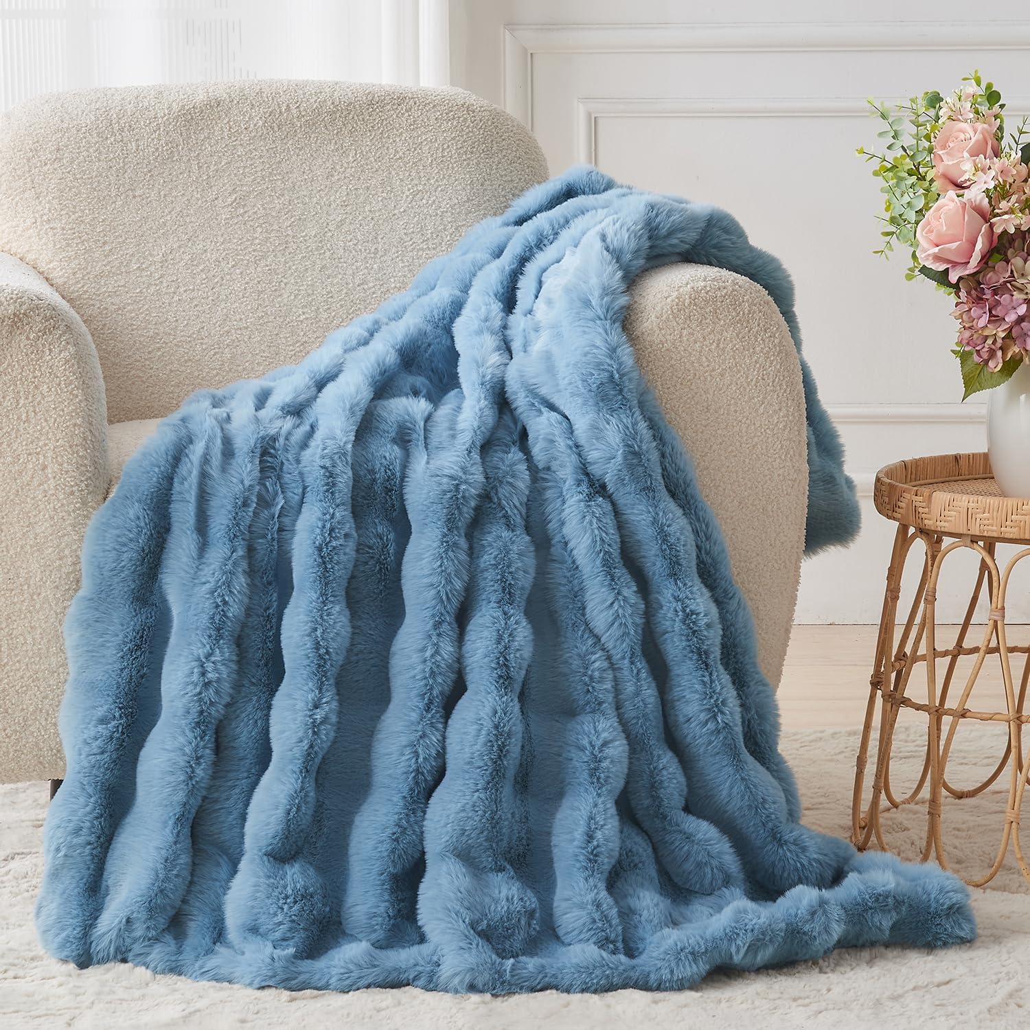 Detalle de Lotus Karen Sky Blue Faux Fur Throw Blanket (60x80) — Big Bubble Rabbit Plush for Couch & Bed