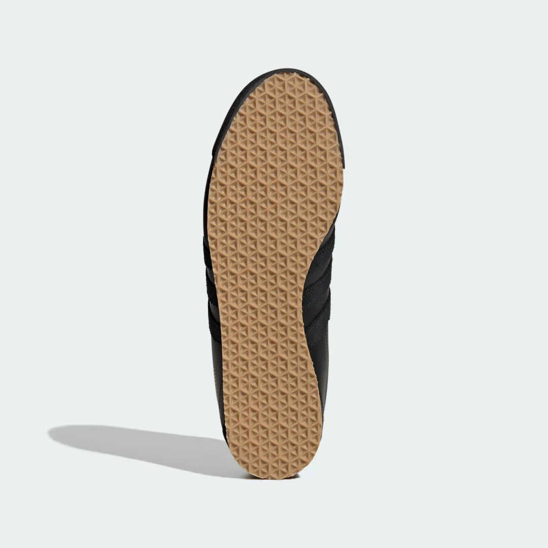 Detalle de ZAPATILLA ITALIA 70s de Adidas: estilo clásico en negro