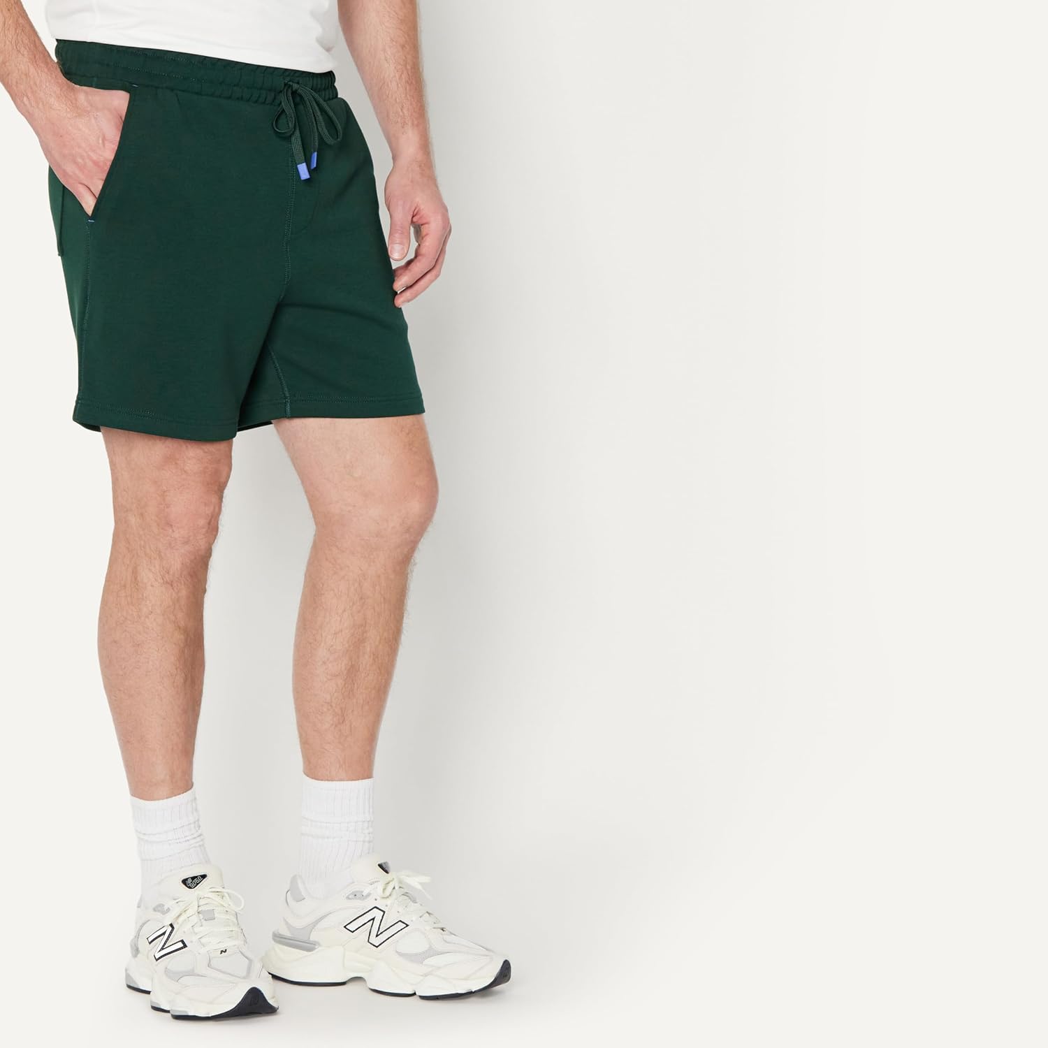 Detalle 2 de Amazon Essentials Men’s Athletic Regular-Fit 6” Lounge Workout Gym Shorts (Active Sweat)