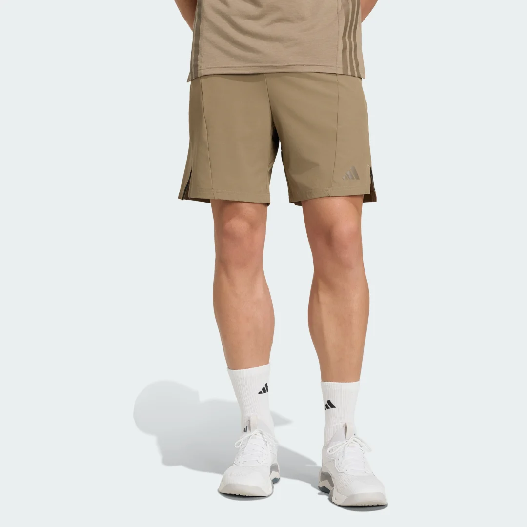 Detalle de Pantalón corto Designed for Training Workout de Adidas – Beige para entrenar con comodidad