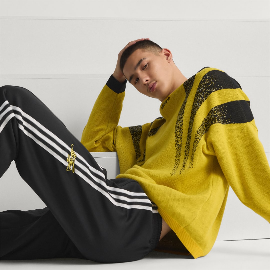 Detalle de Pantalón Juventus FC Originals de Adidas: estilo y comodidad para fans y entrenamiento